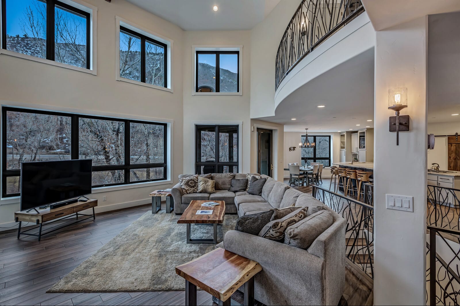 Mountain home w/riverfront & patio