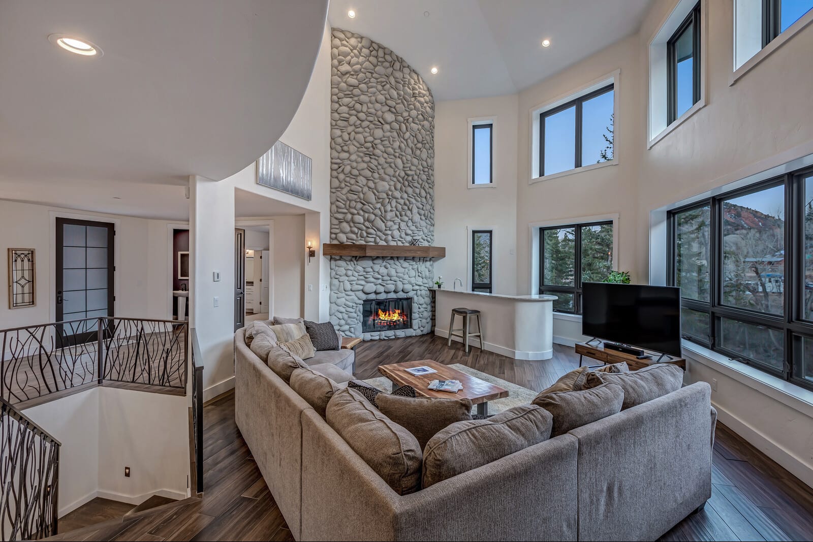 Mountain home w/riverfront & patio