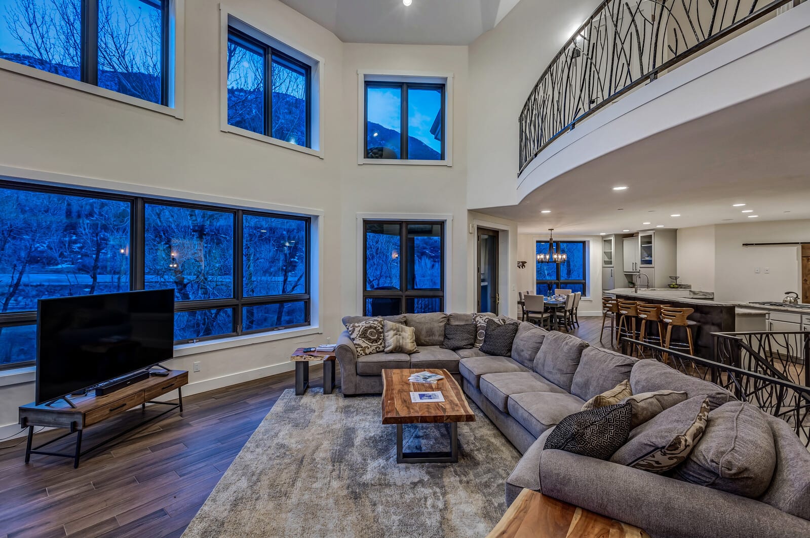 Mountain home w/riverfront & patio