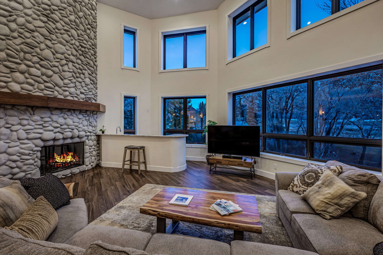 Mountain home w/riverfront & patio