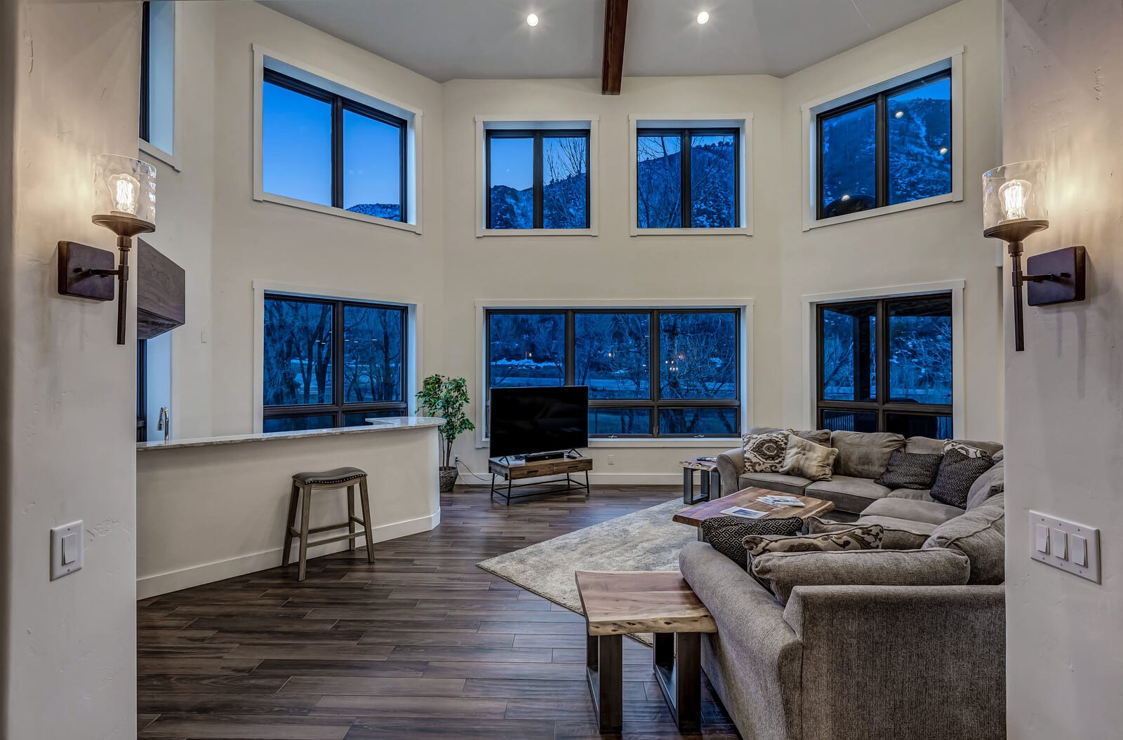 Mountain home w/riverfront & patio