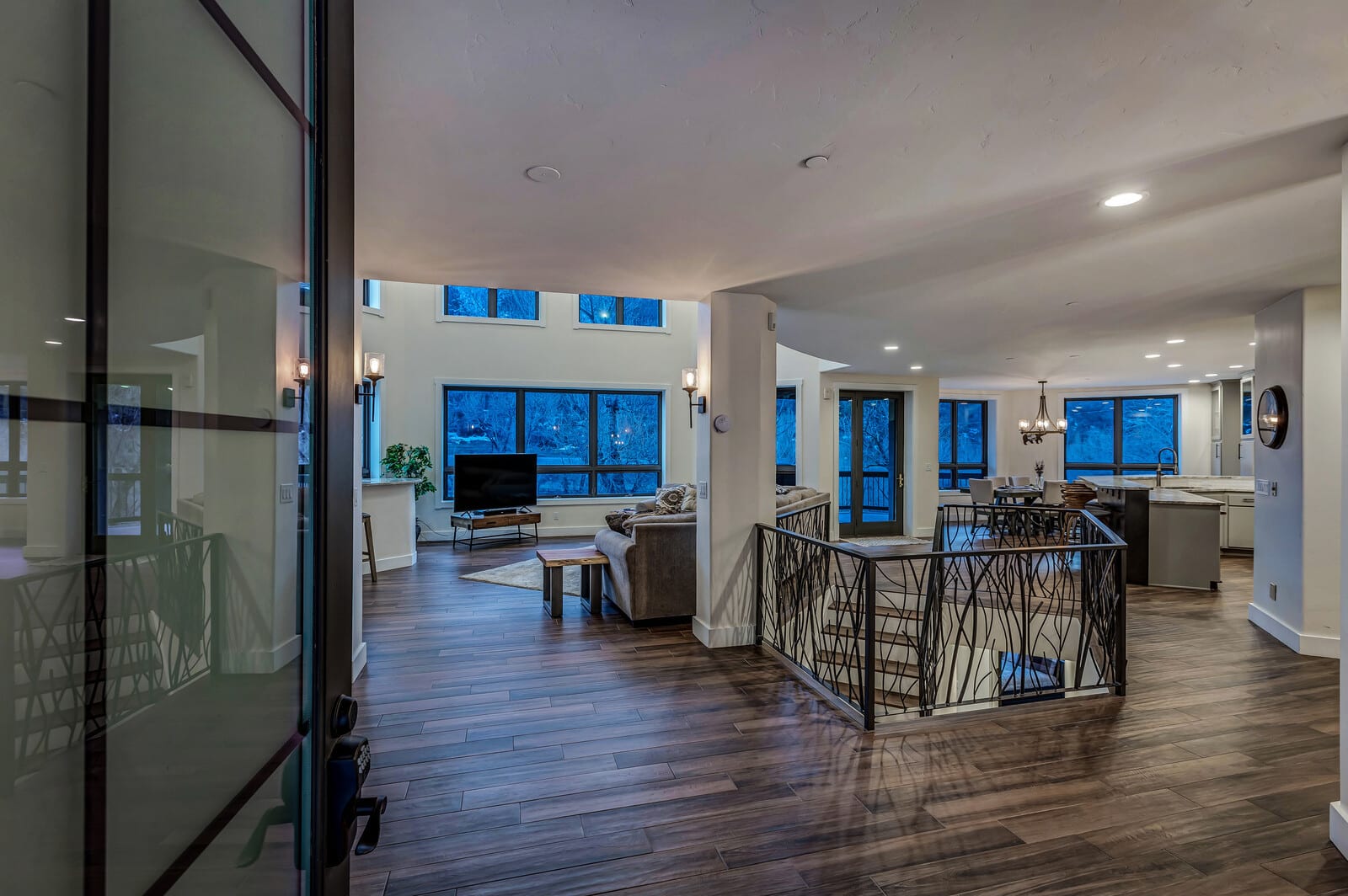 Mountain home w/riverfront & patio