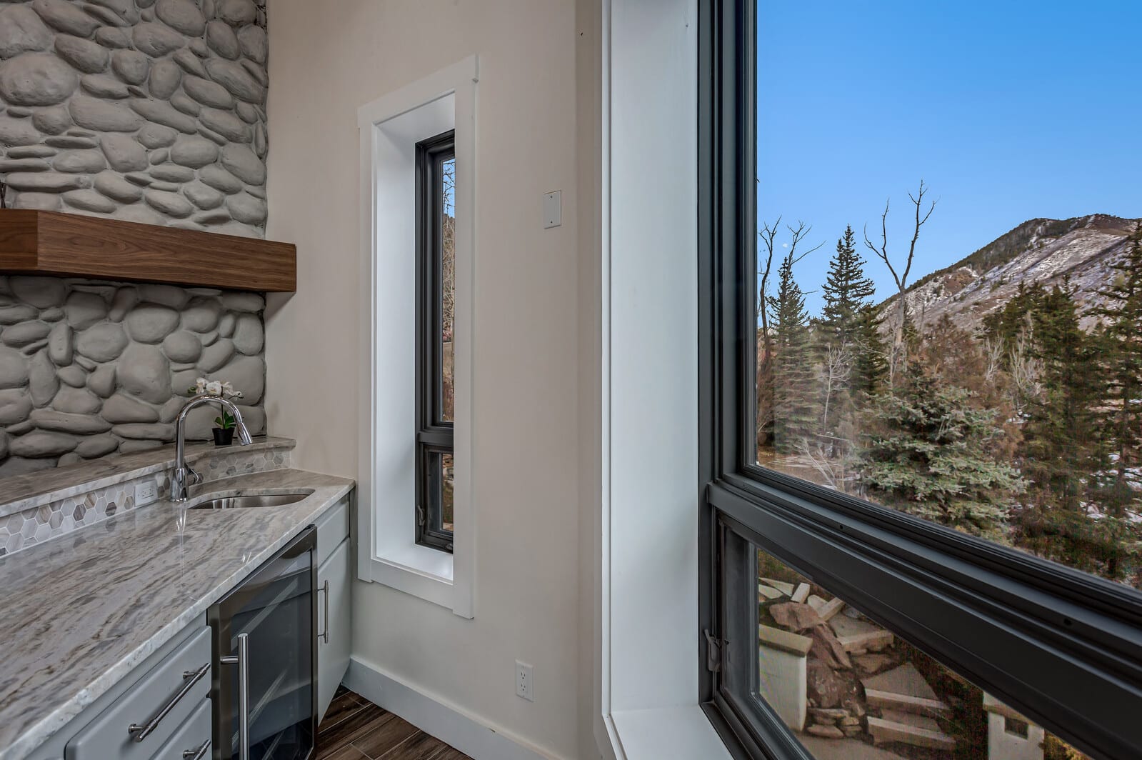 Mountain home w/riverfront & patio