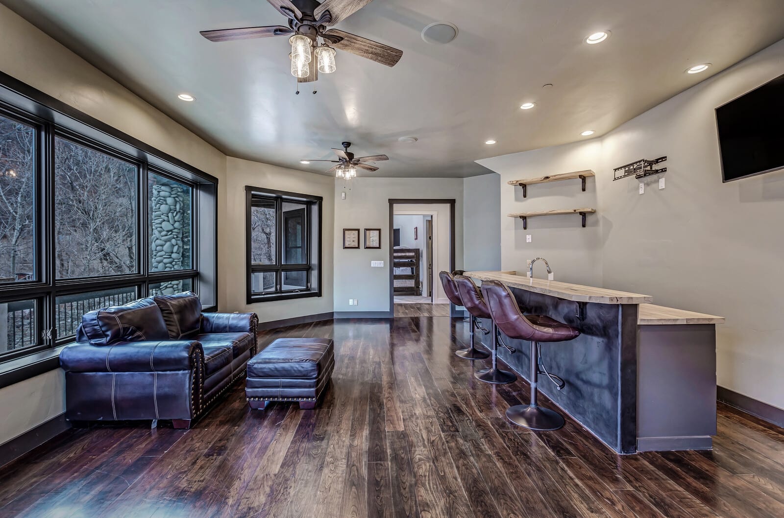 Mountain home w/riverfront & patio