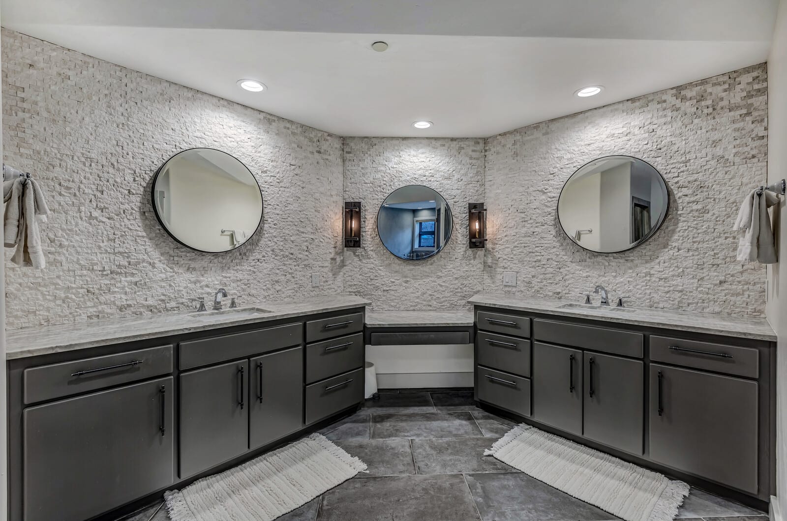 Mountain home w/riverfront & patio