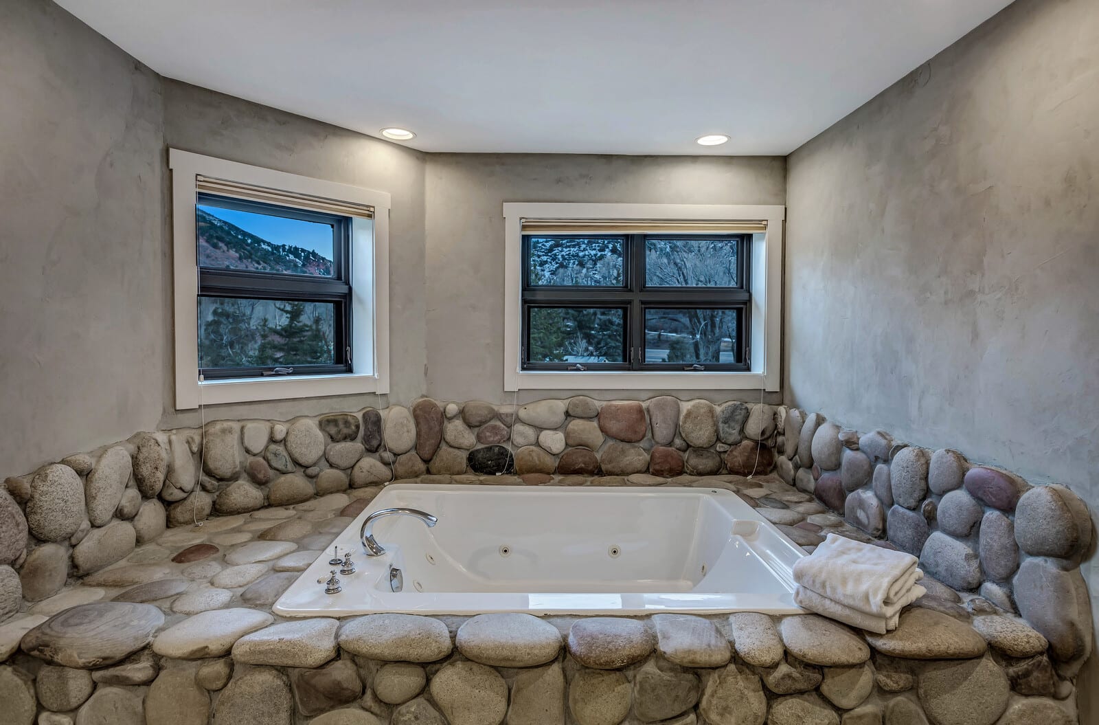 Mountain home w/riverfront & patio