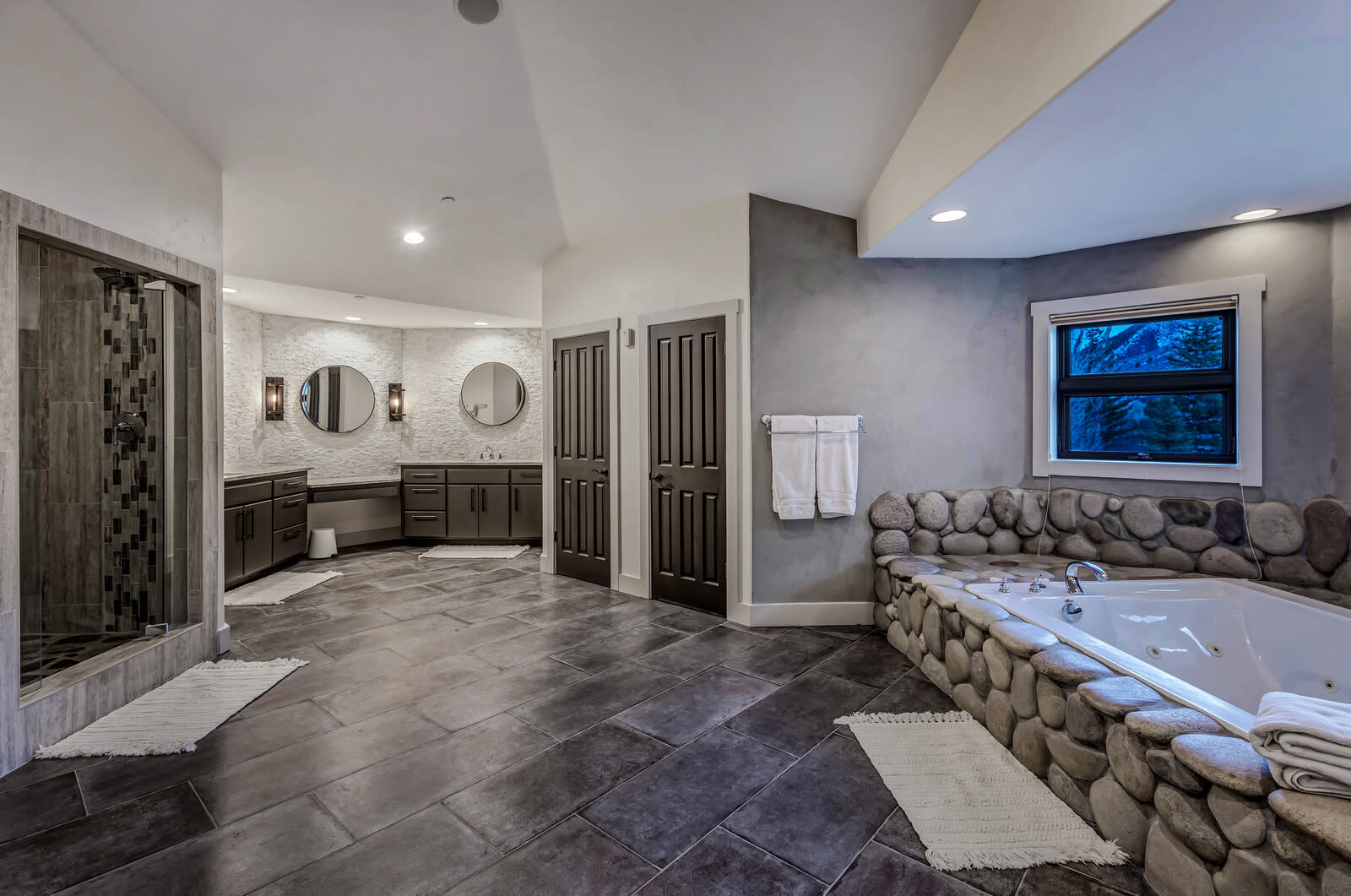 Mountain home w/riverfront & patio