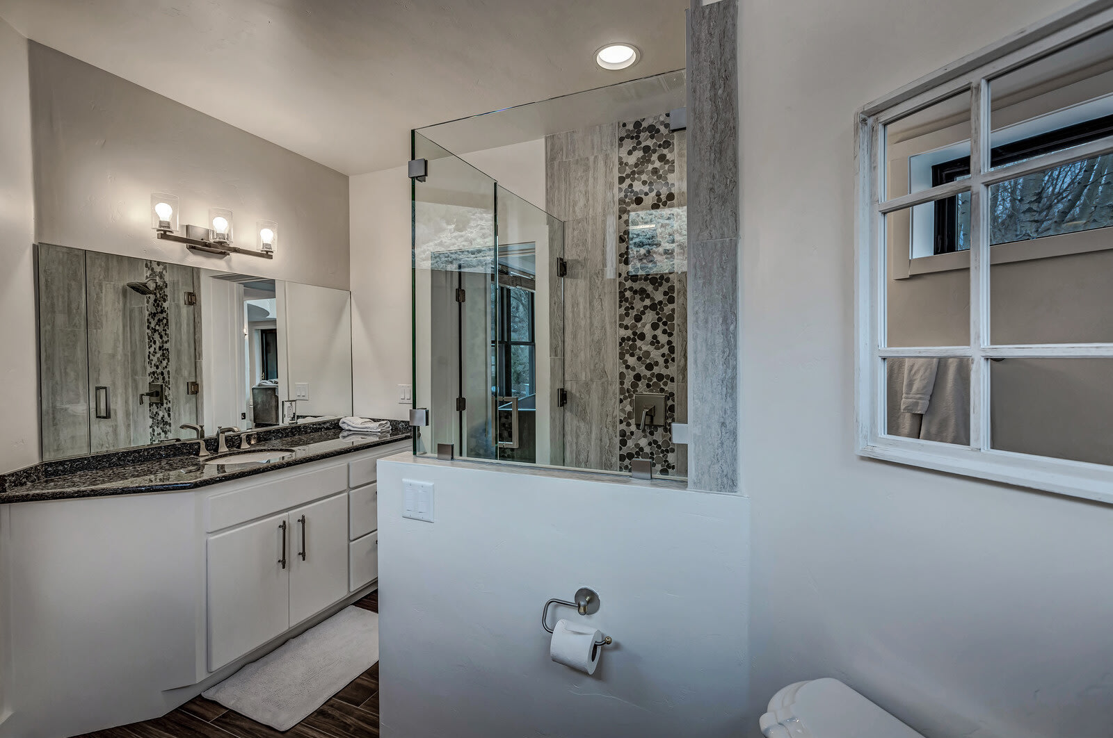 Mountain home w/riverfront & patio