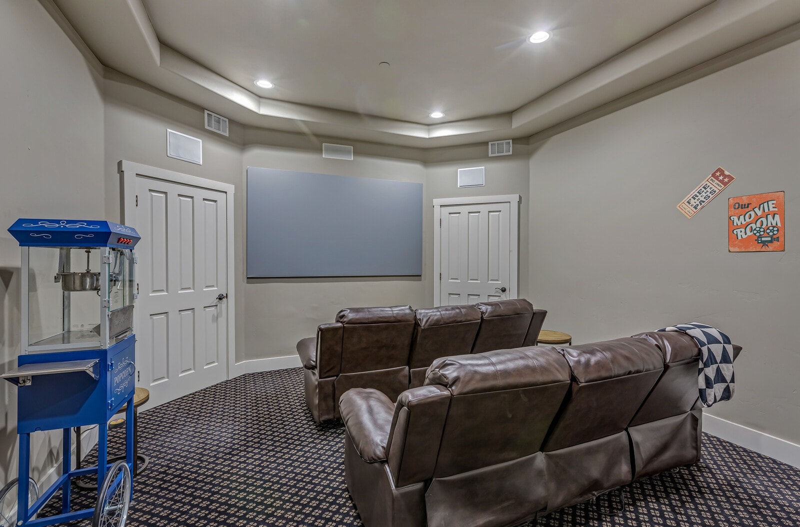 Mountain home w/riverfront & patio