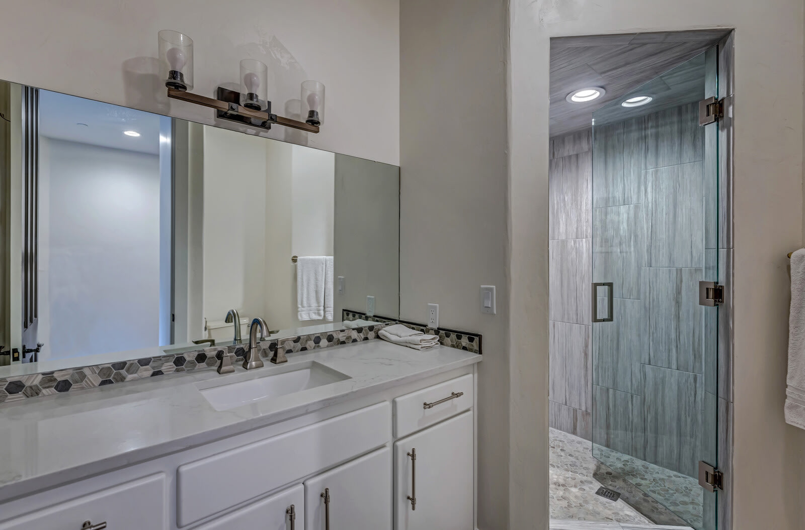 Mountain home w/riverfront & patio