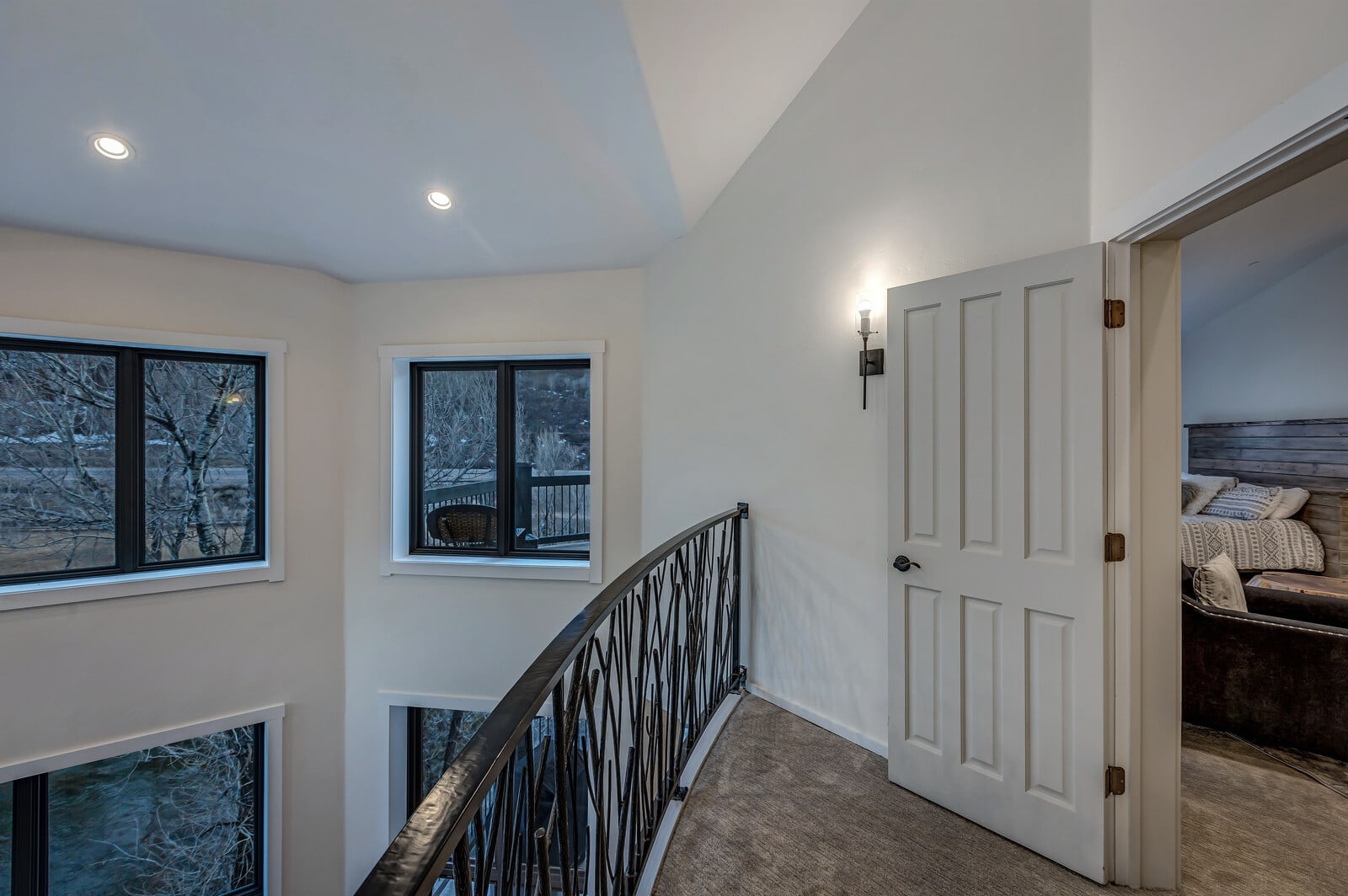 Mountain home w/riverfront & patio