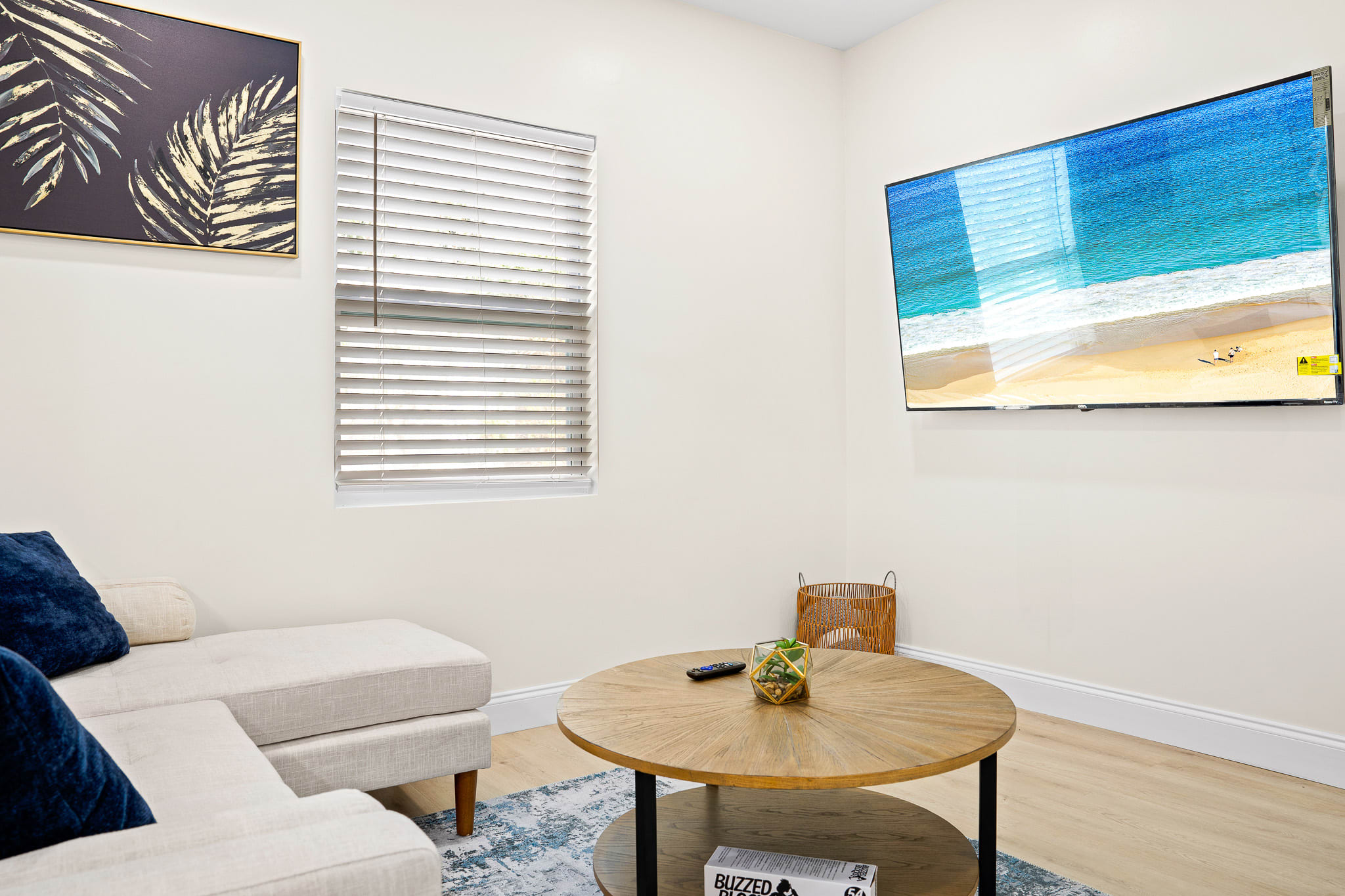 Walk to Beach & Downtown + Outdoor Hammock & Furniture!