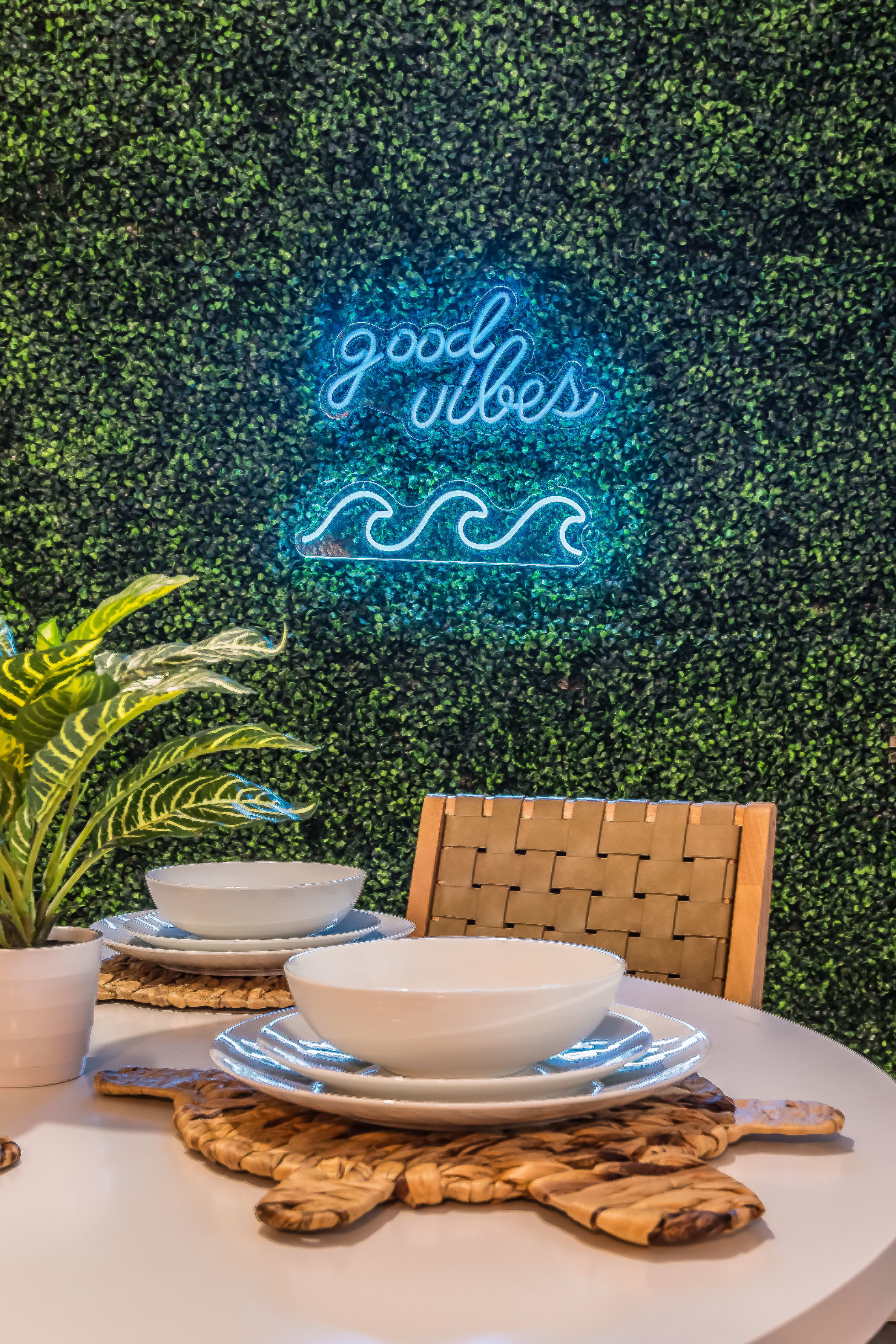 Tropical home w/pool & tiki patio