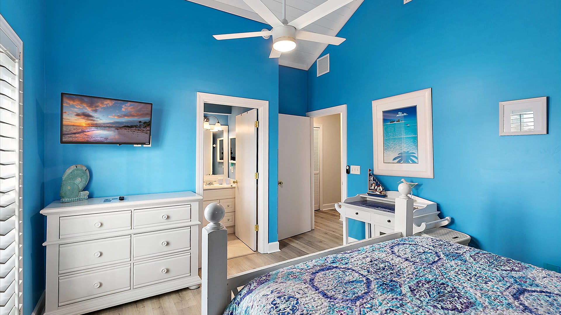Sandpiper's Nest | Wren Beach Rentals by Portoro