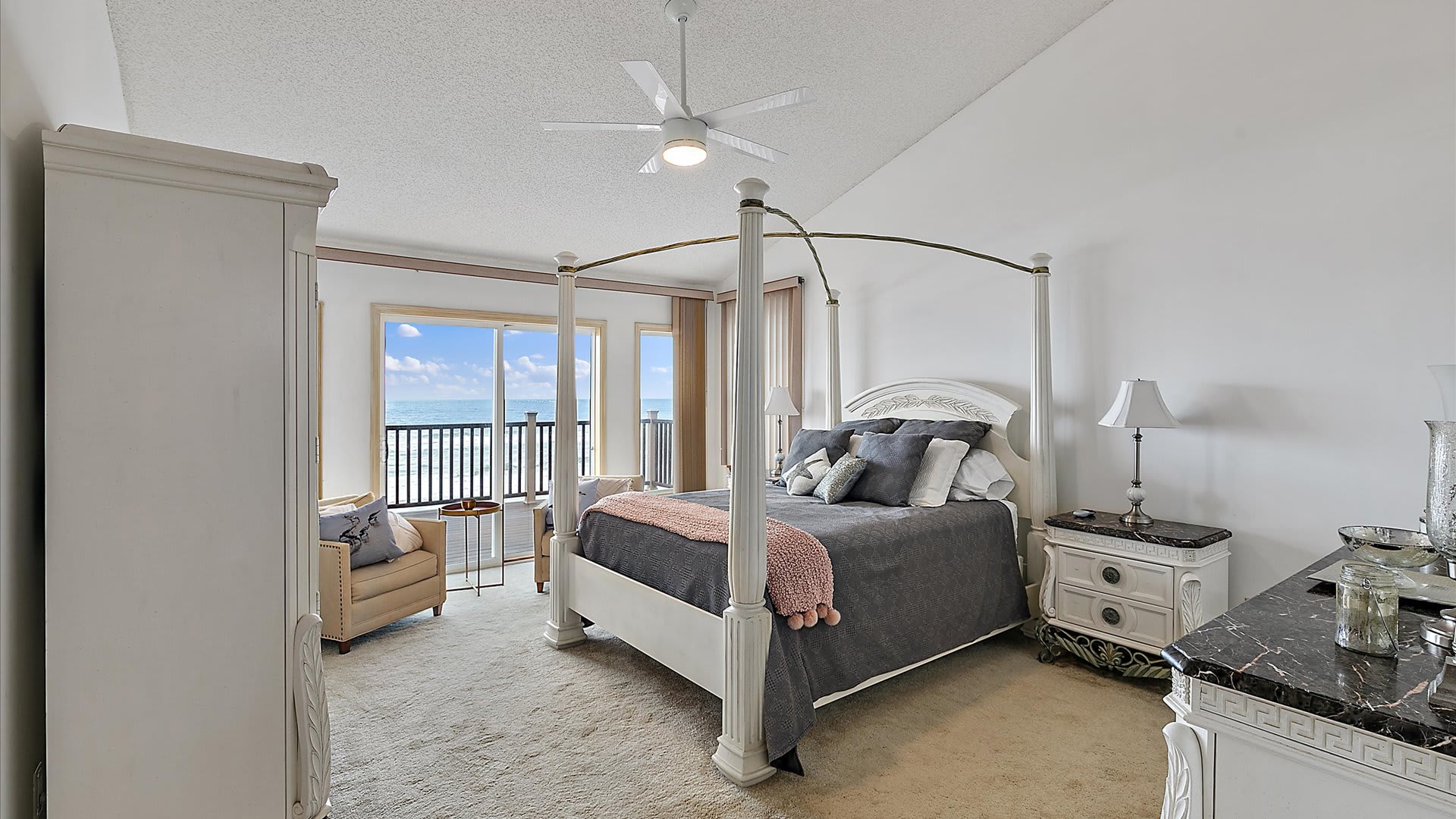 Foxy's Retreat | Wren Beach Rentals by Portoro