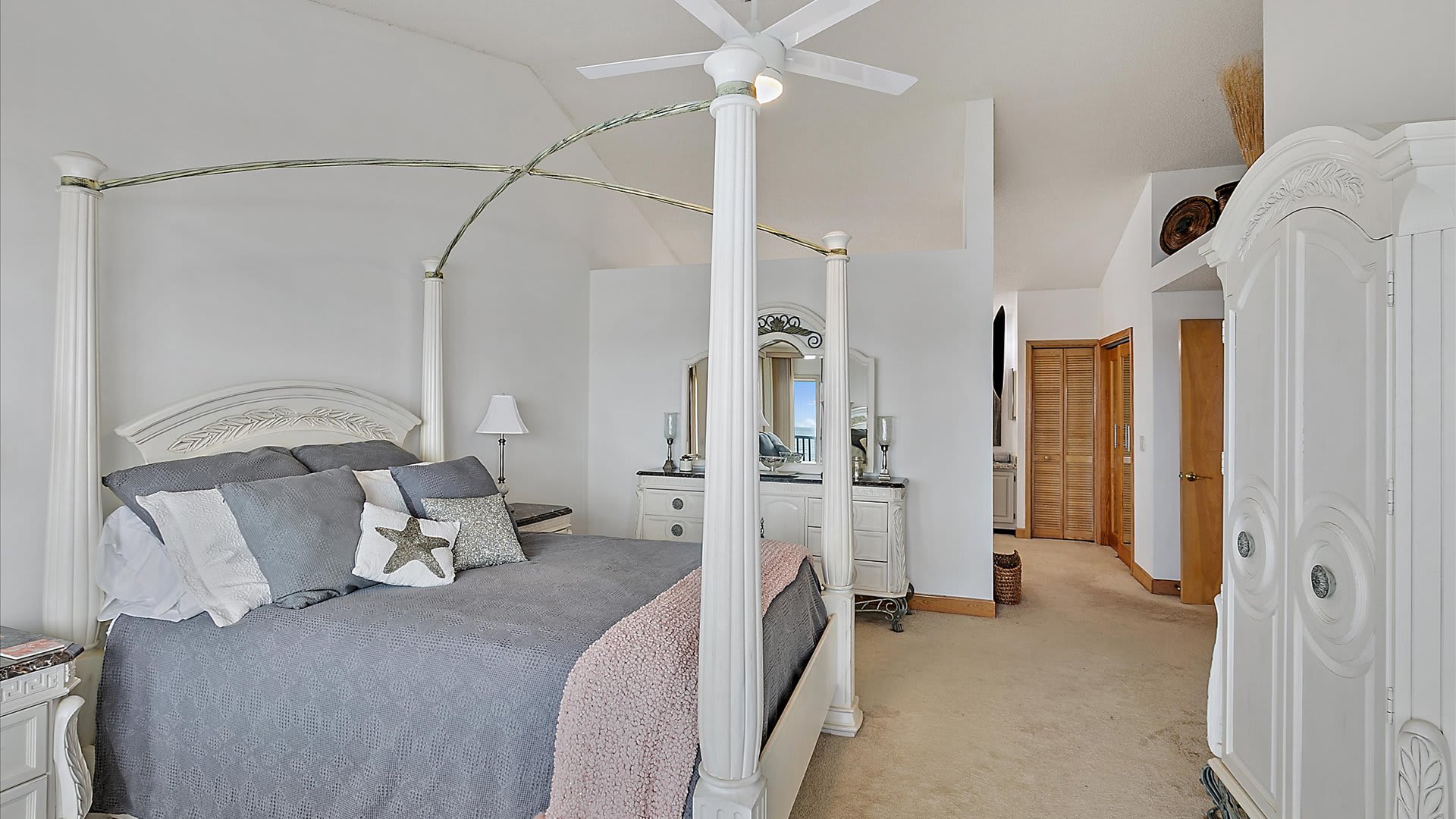 Foxy's Retreat | Wren Beach Rentals by Portoro