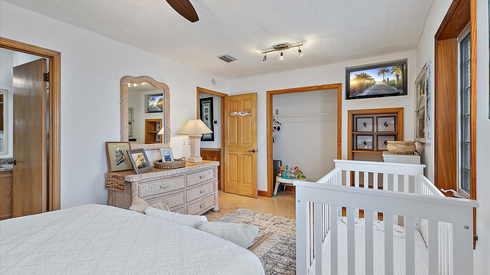 Foxy's Retreat | Wren Beach Rentals by Portoro