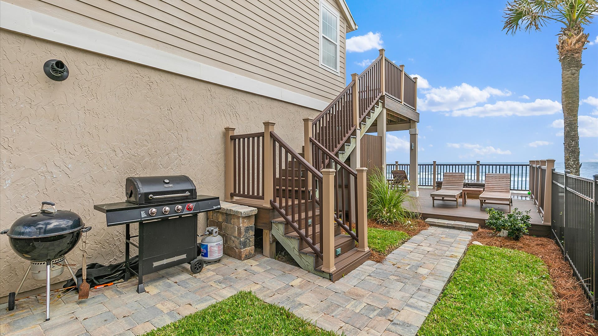 Foxy's Retreat | Wren Beach Rentals by Portoro