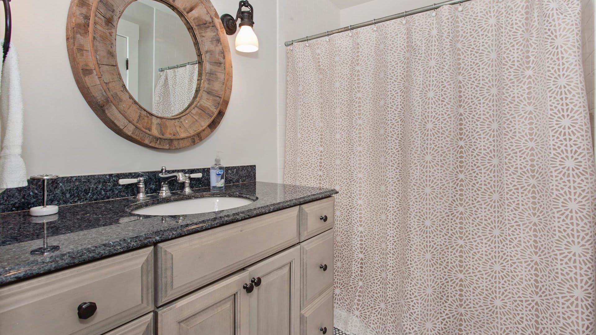 Sandy Chic | Wren Beach Rentals by Portoro