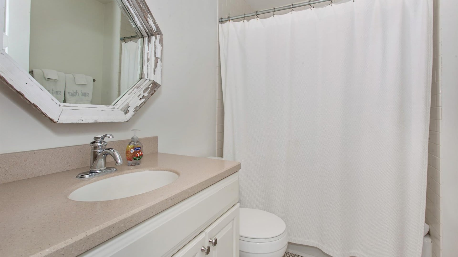 Sandy Chic | Wren Beach Rentals by Portoro