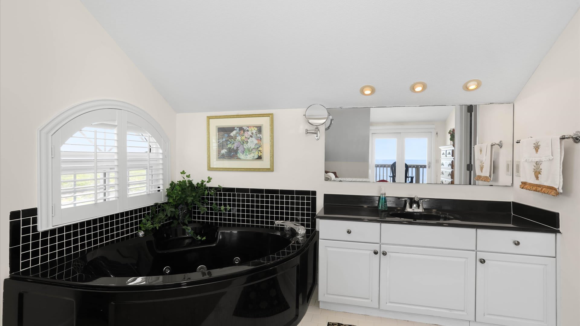 Southern Charm | Wren Beach Rentals by Portoro