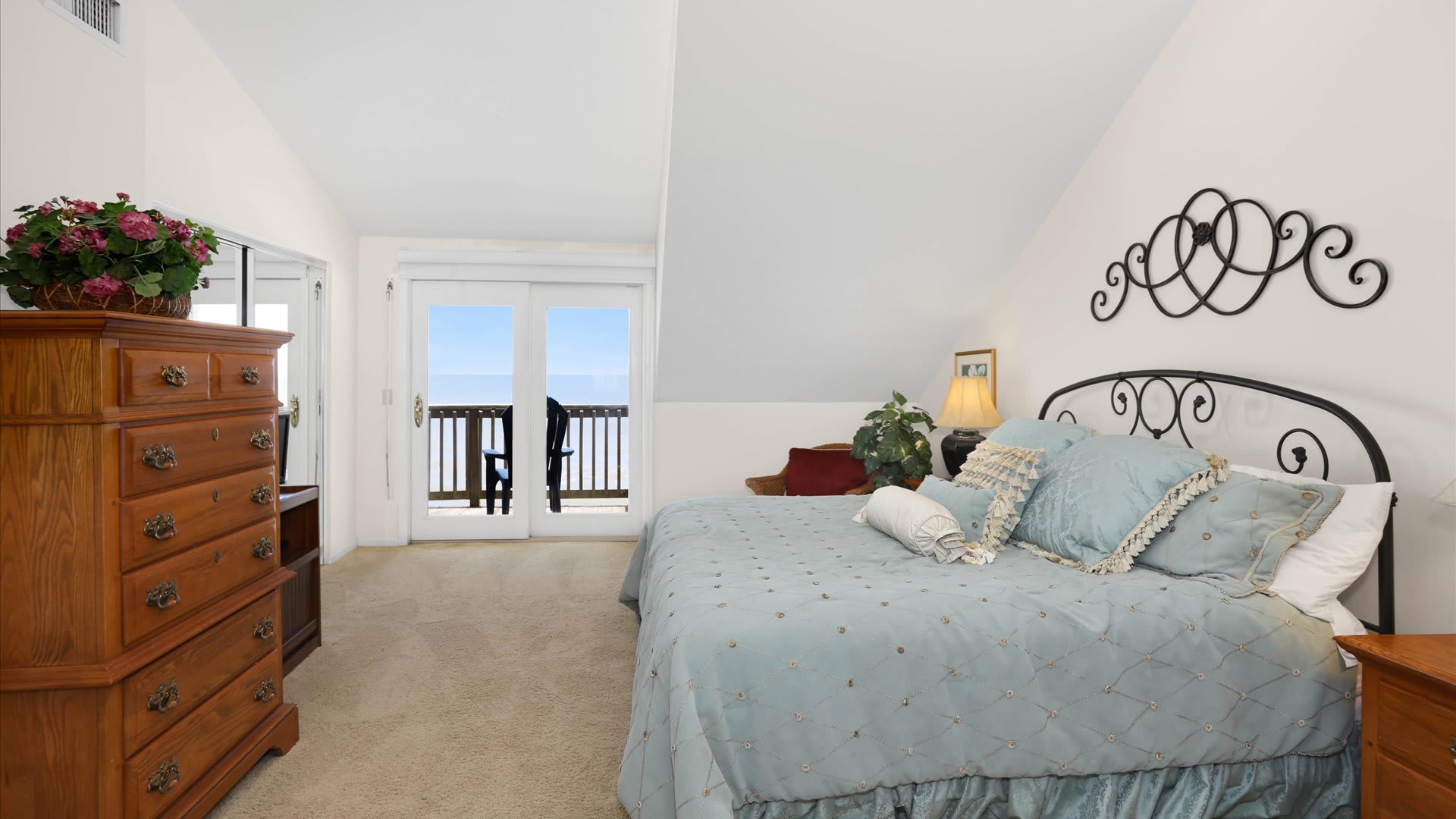 Southern Charm | Wren Beach Rentals by Portoro