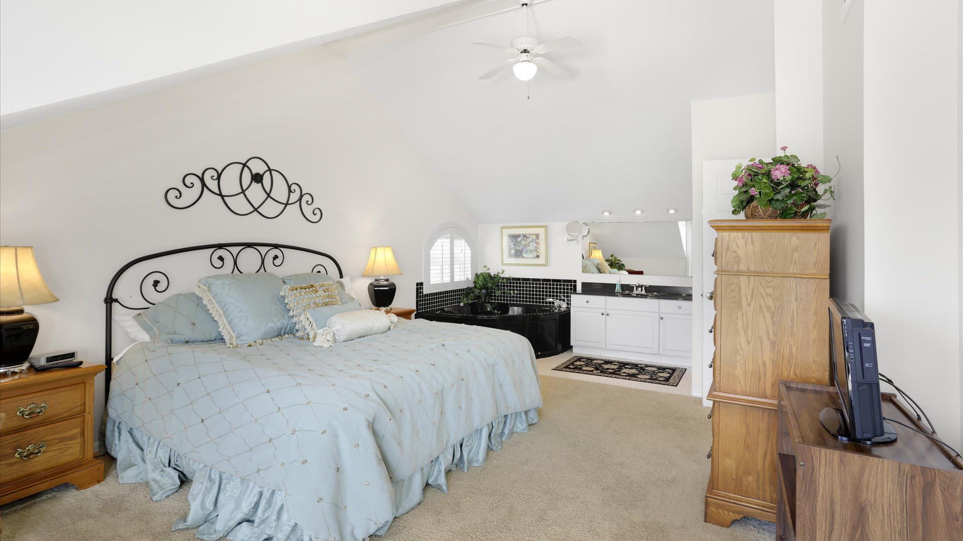 Southern Charm | Wren Beach Rentals by Portoro