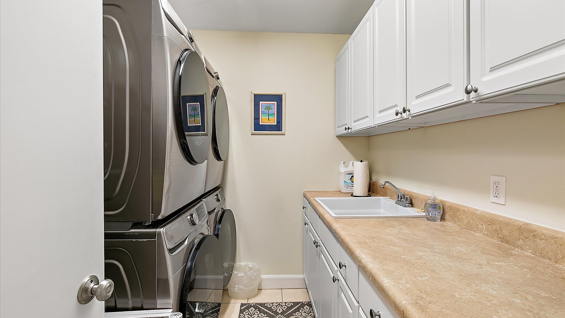 Sandy Cheeks | Wren Beach Rentals by Portoro