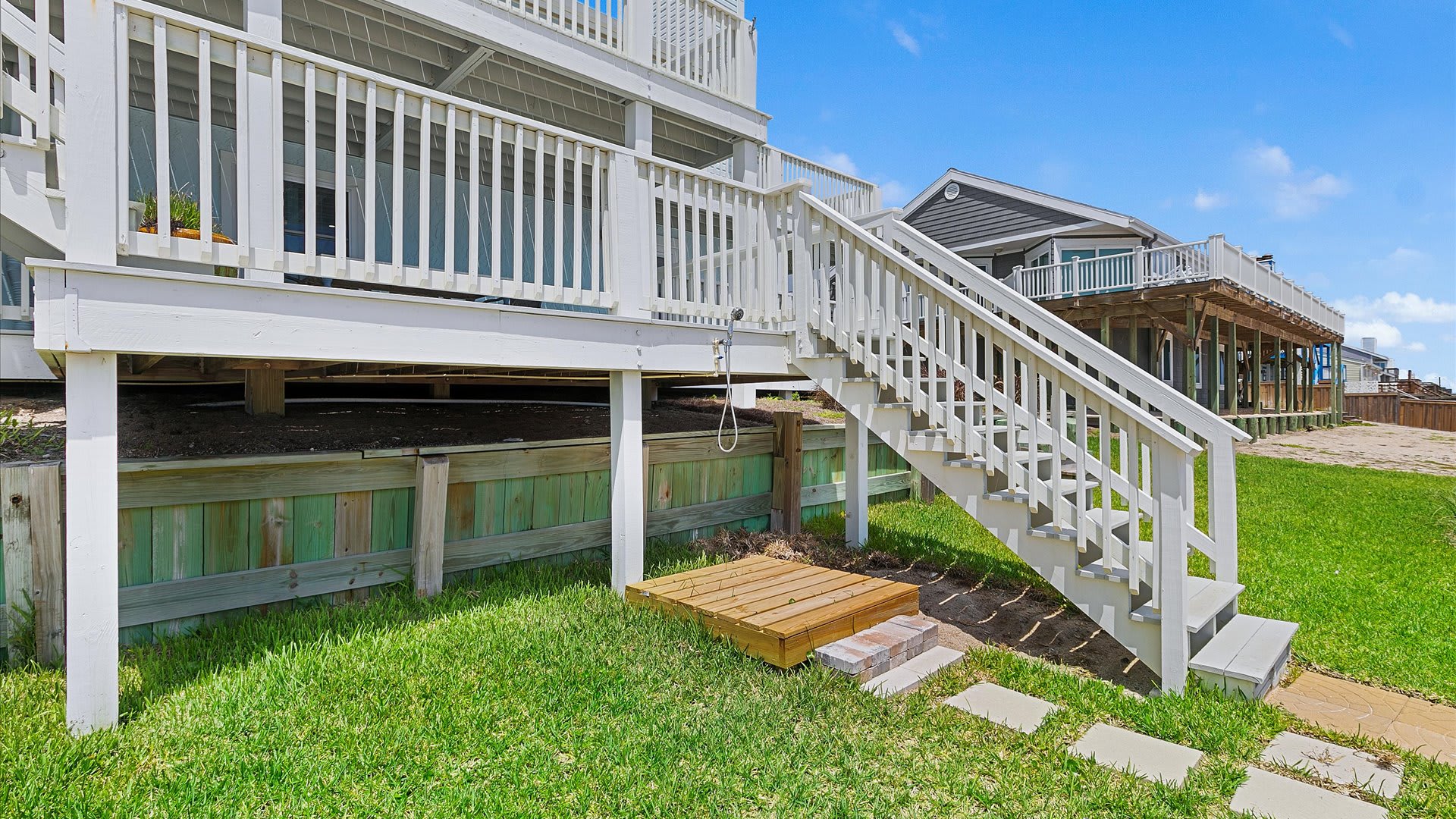 Sandy Cheeks | Wren Beach Rentals by Portoro