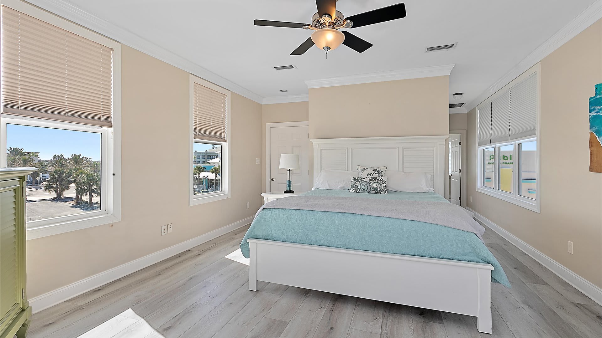Casa De Lobos | Wren Beach Rentals by Portoro