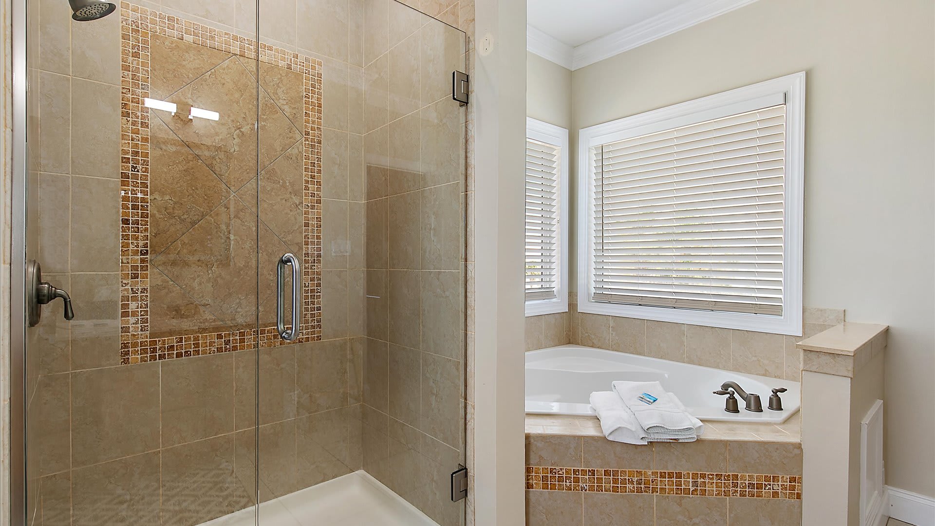Casa De Lobos | Wren Beach Rentals by Portoro