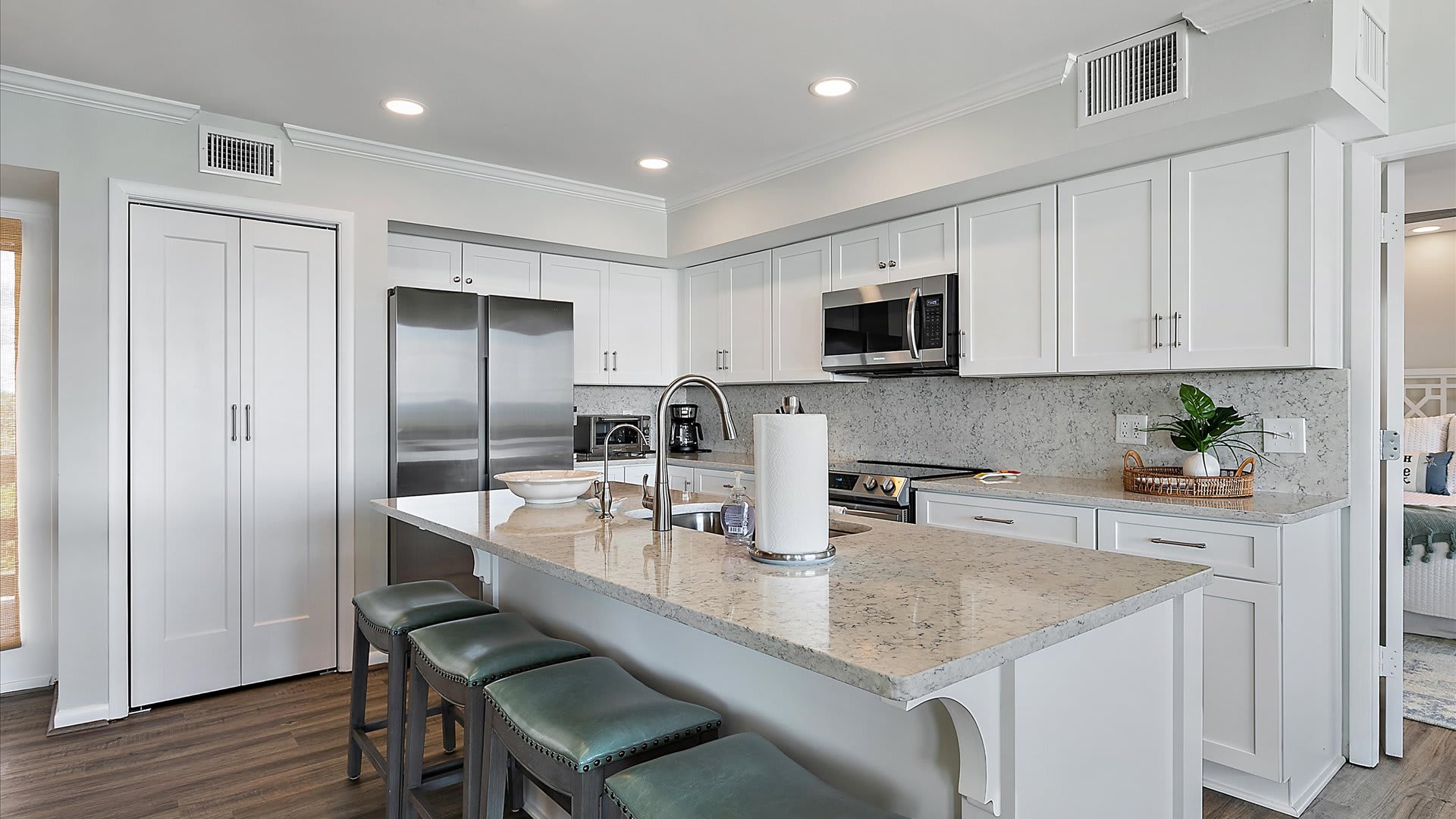 Hello Beach | Wren Beach Rentals by Portoro