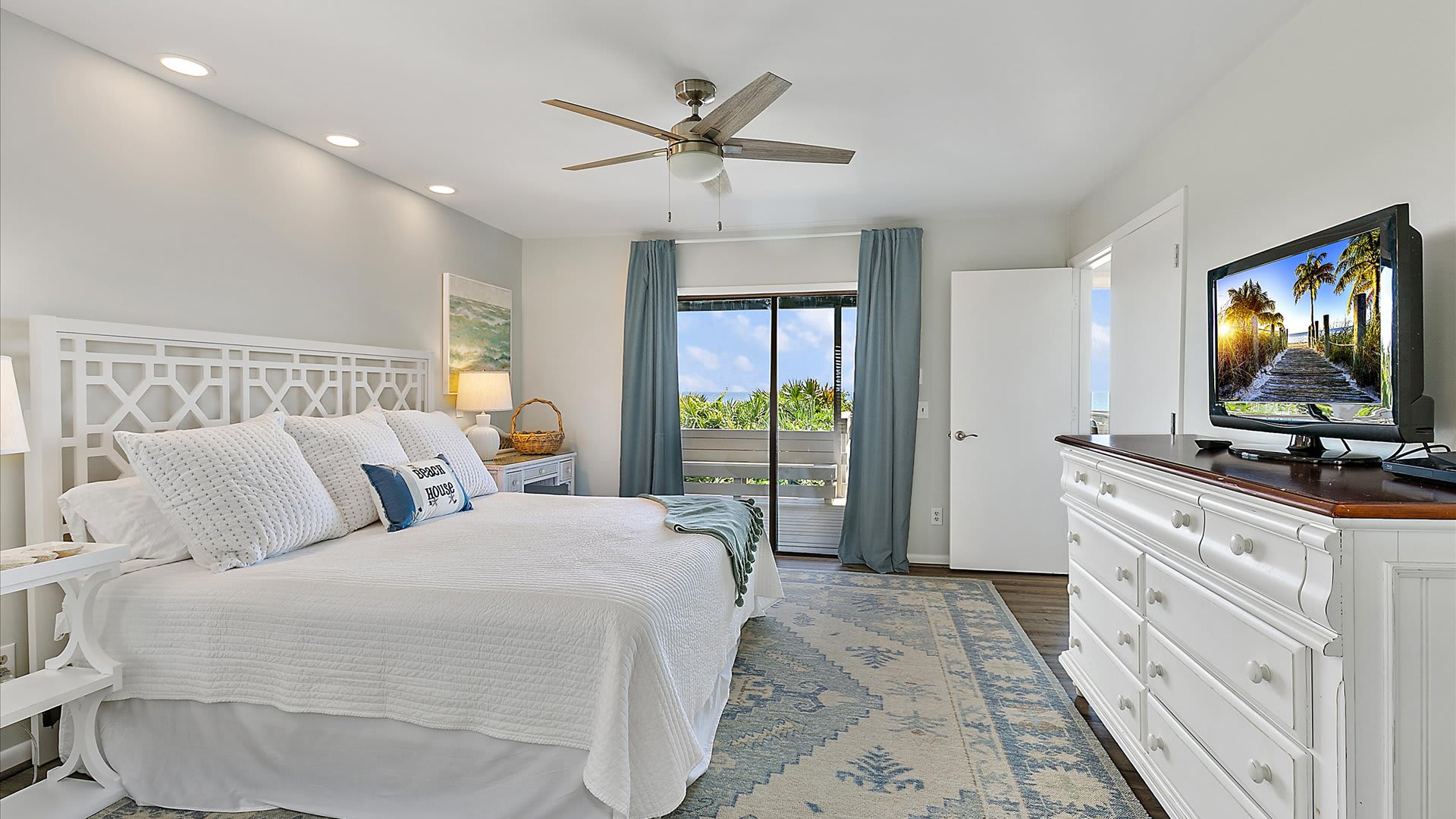 Hello Beach | Wren Beach Rentals by Portoro