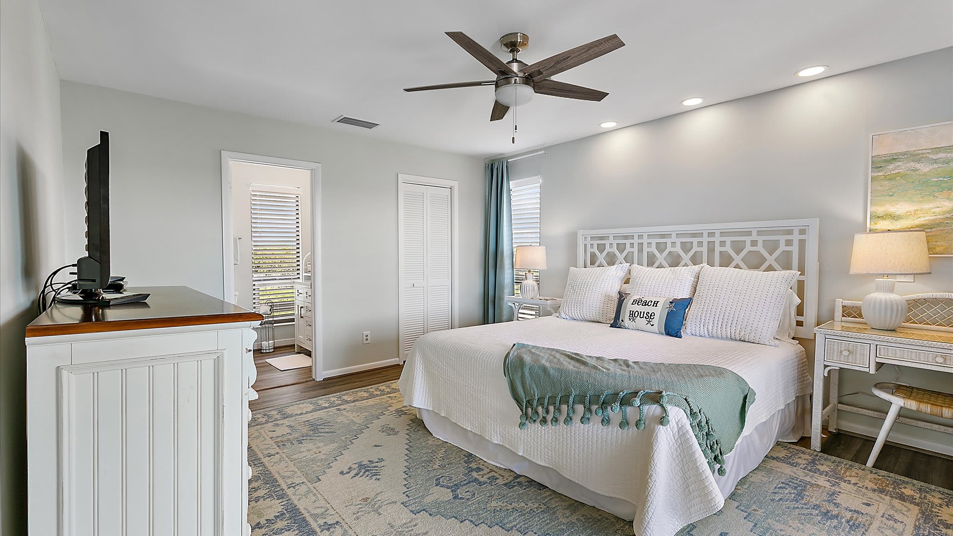 Hello Beach | Wren Beach Rentals by Portoro