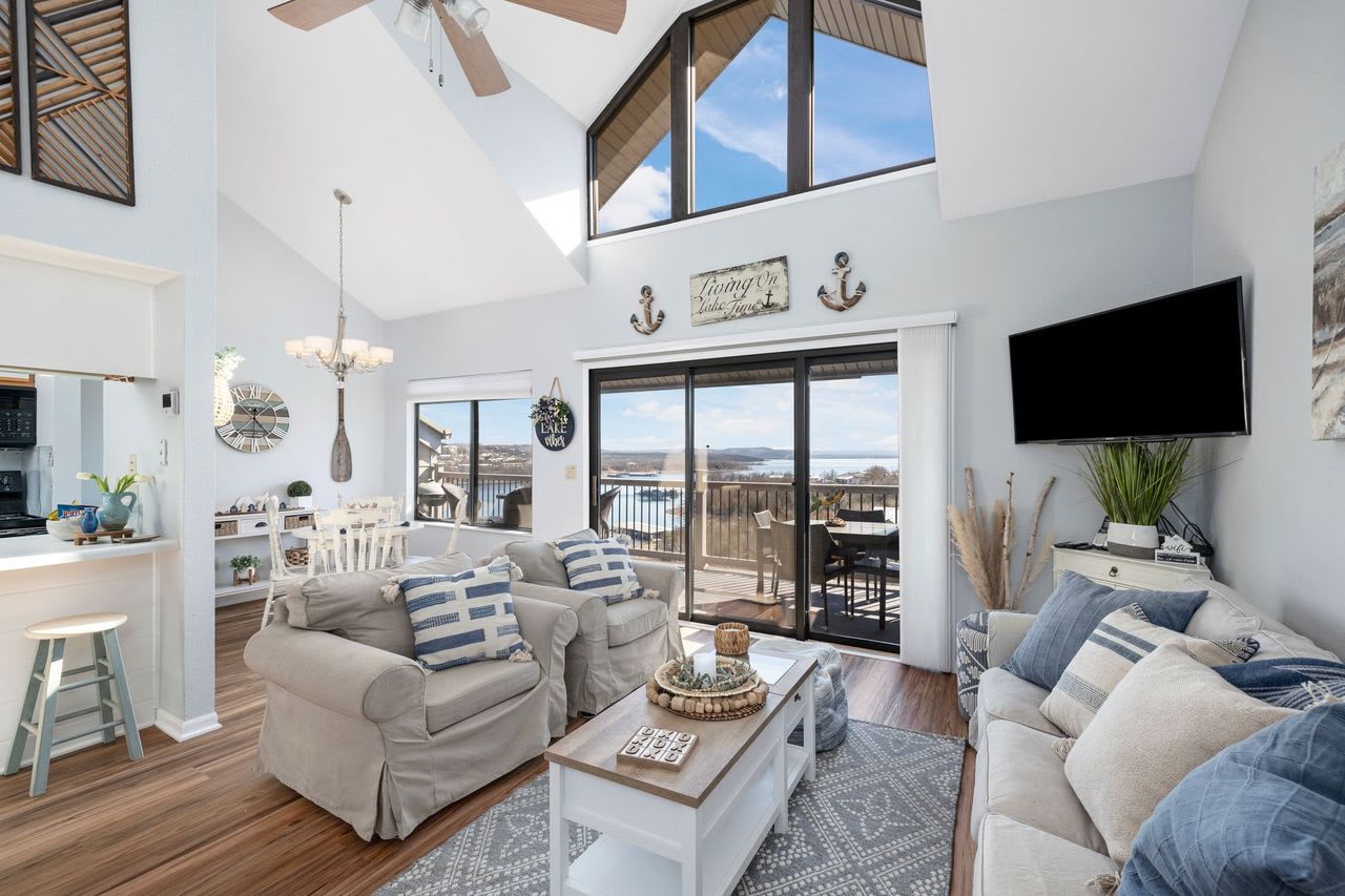13-11 Lakeside Sunrise - Expansive lake front Views! Indoor/Outdoor Pools w/Splashpads — Branson, MO — vacation rental