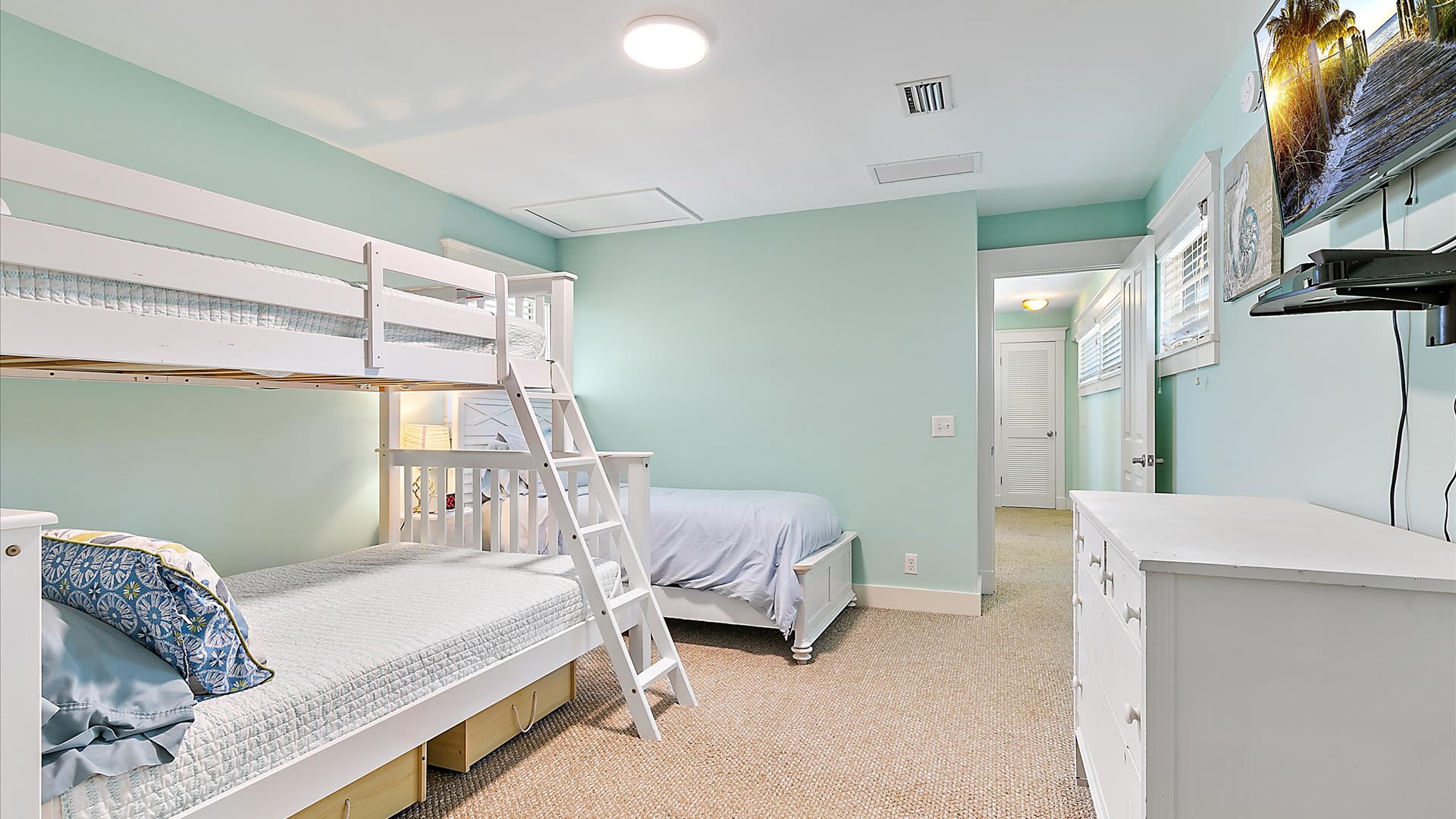 Mighty Fine | Wren Beach Rentals by Portoro