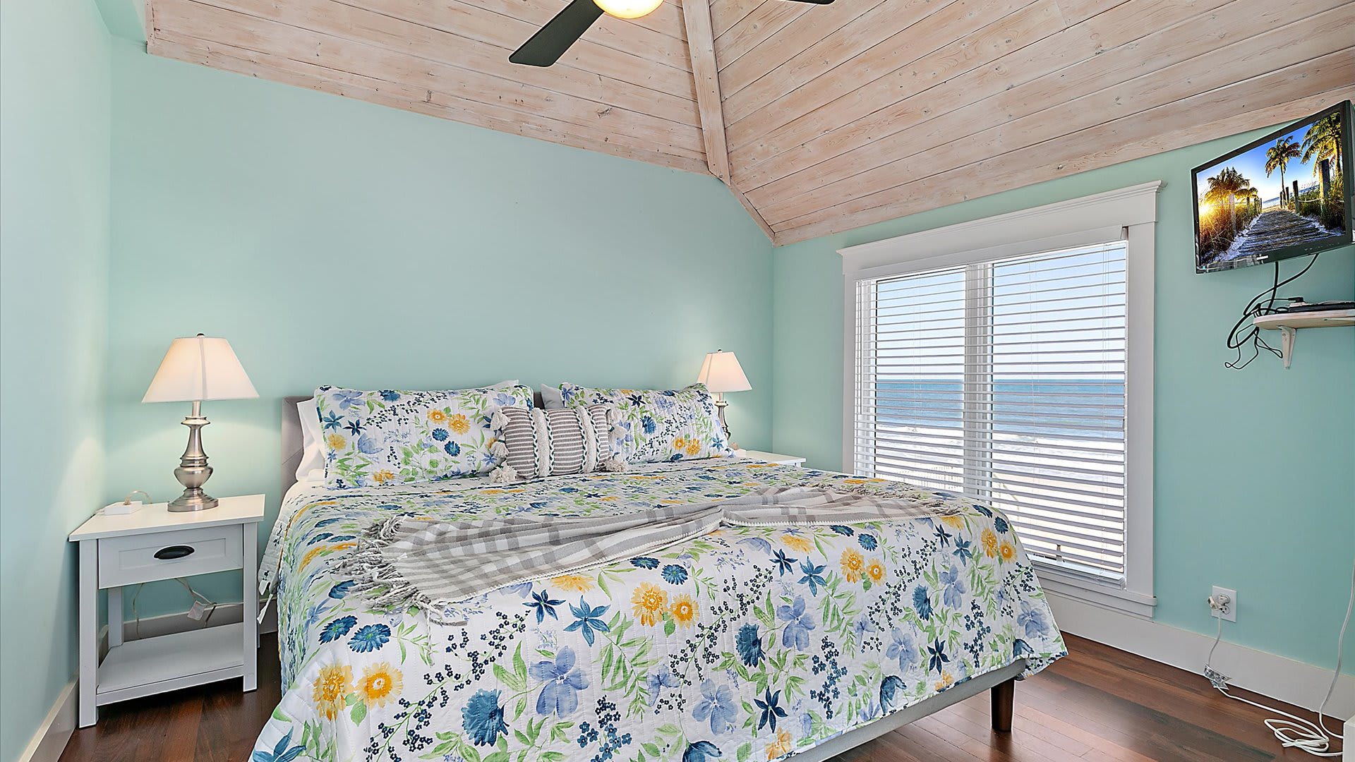 Mighty Fine | Wren Beach Rentals by Portoro