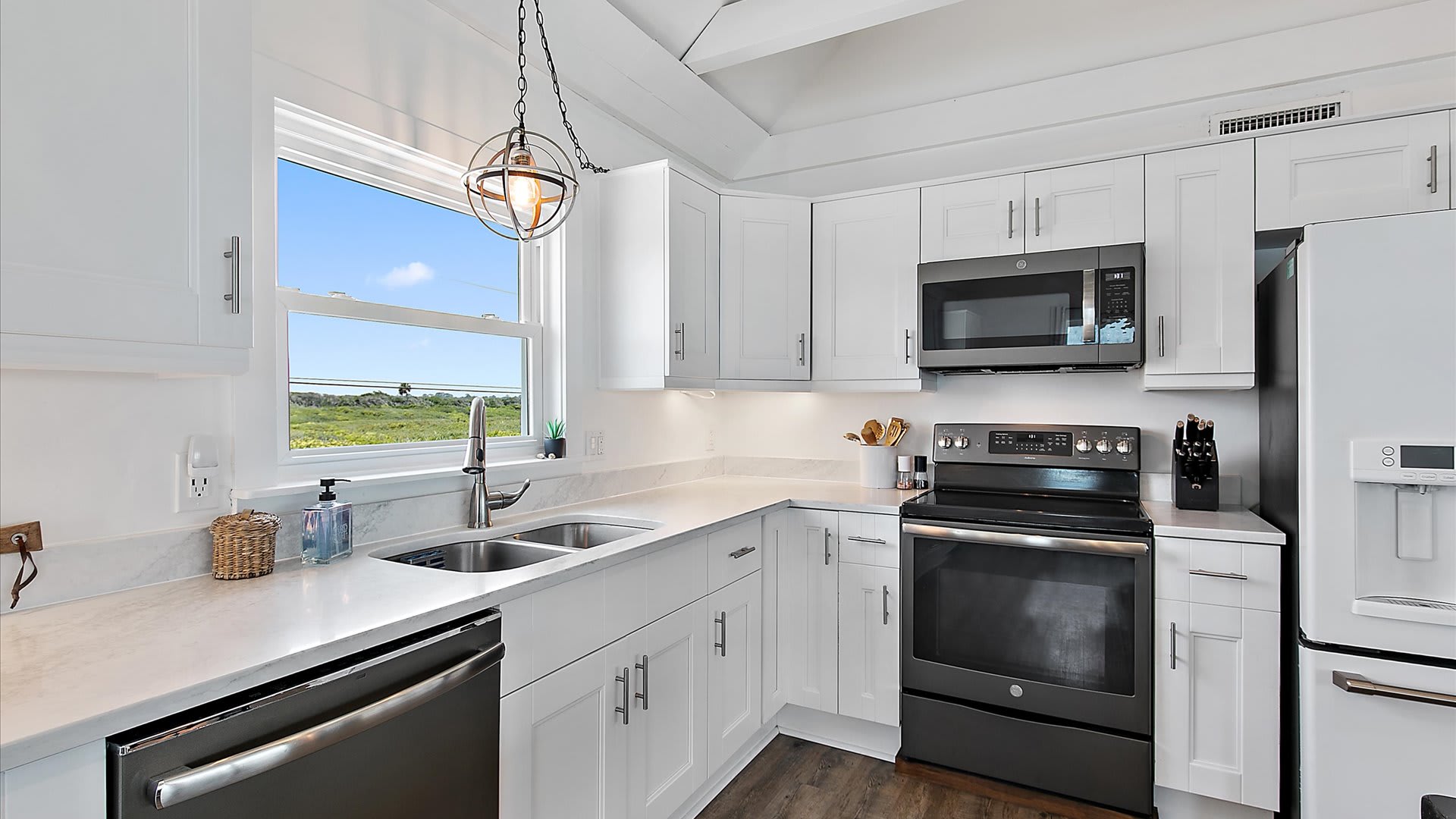 Pelican Rest | Wren Beach Rentals by Portoro