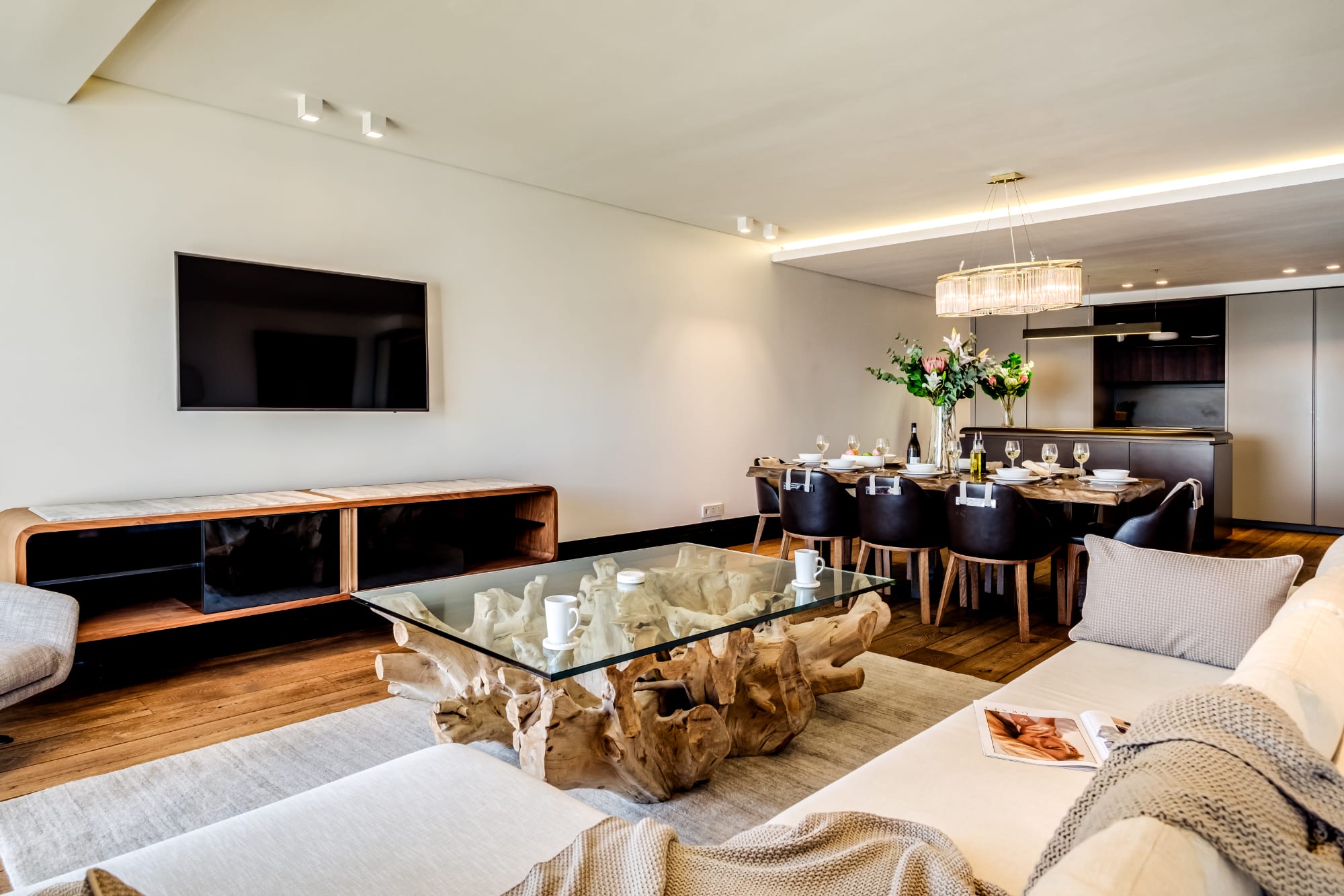 Chic Apartment w Amazing Views Dunmore Luxe 9