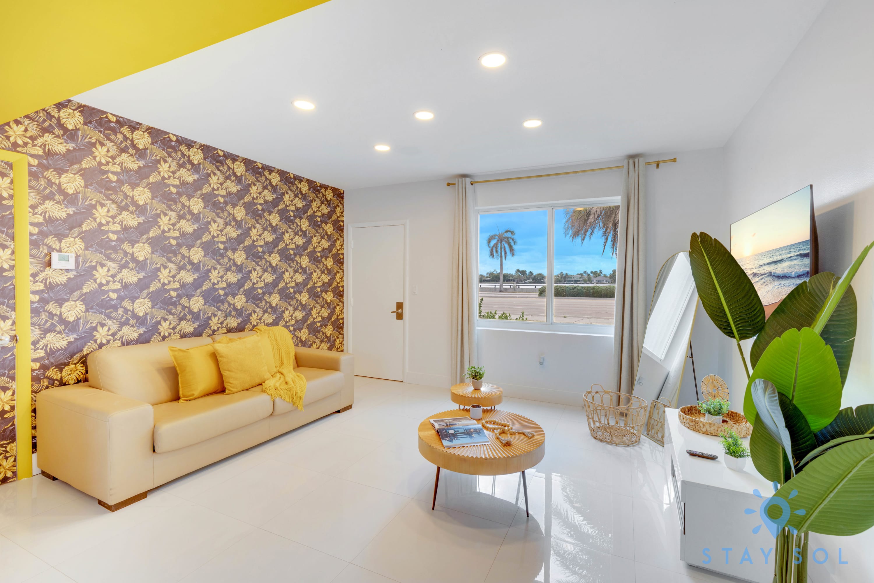 2BR Hollywood Broadwalk Haven | Free Parking