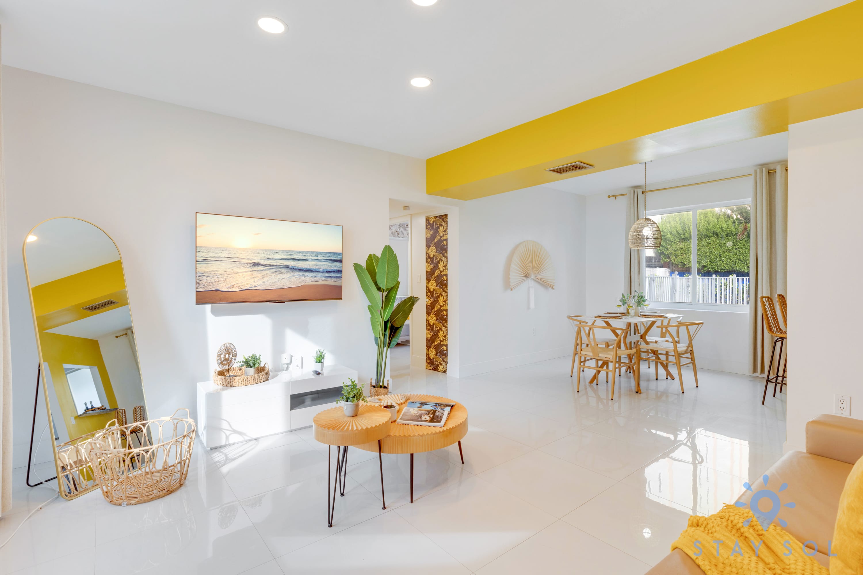 2BR+ Pool + Hollywood Broadwalk Haven