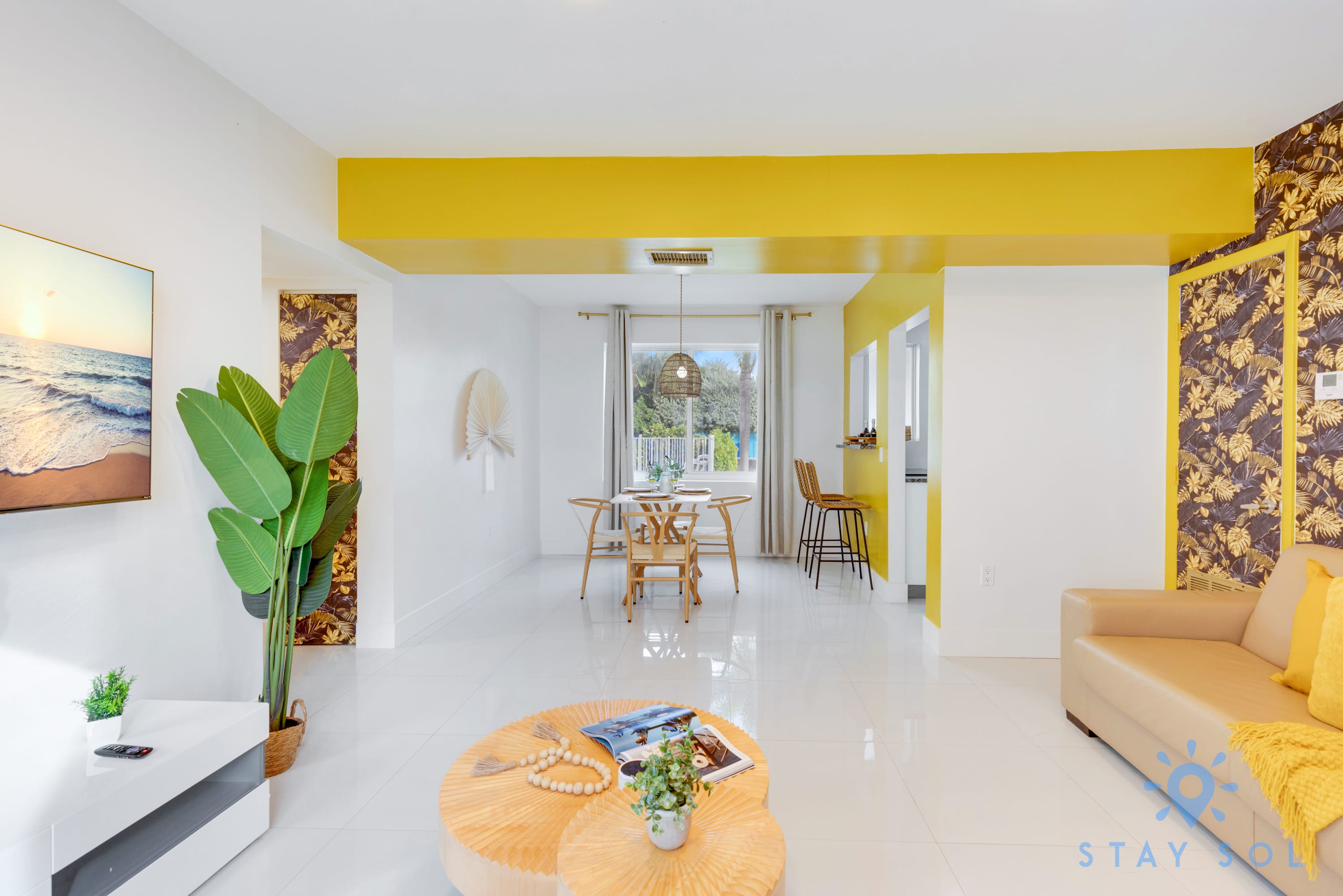 2BR Hollywood Broadwalk Haven | Free Parking