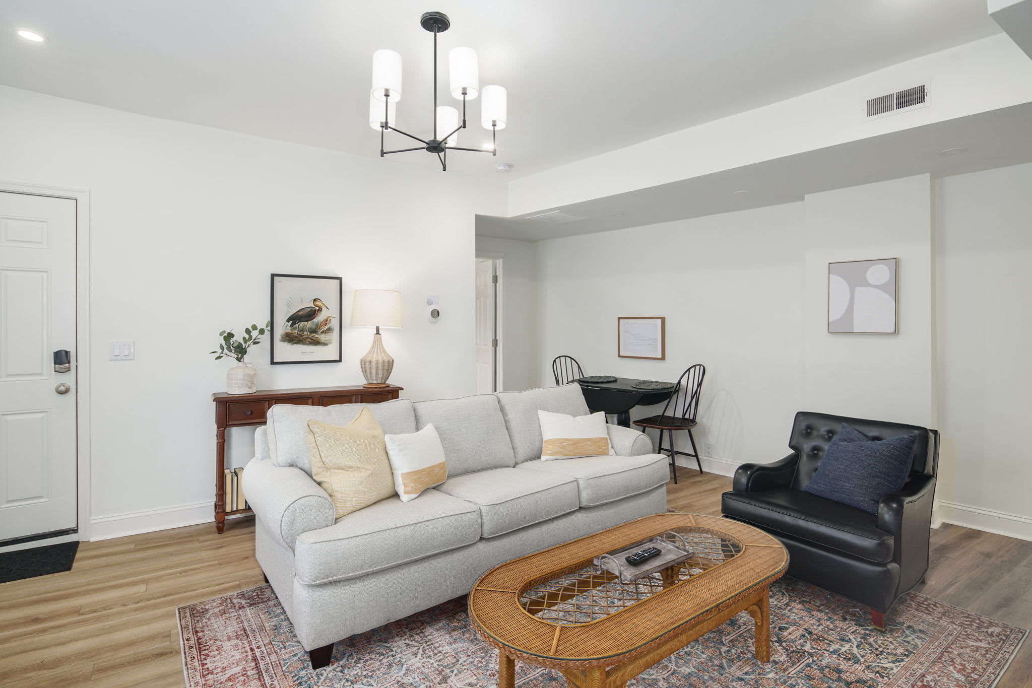 Serene Silverwood â Spacious 2B/2B with Parking â Philadelphia, PA â vacation rental