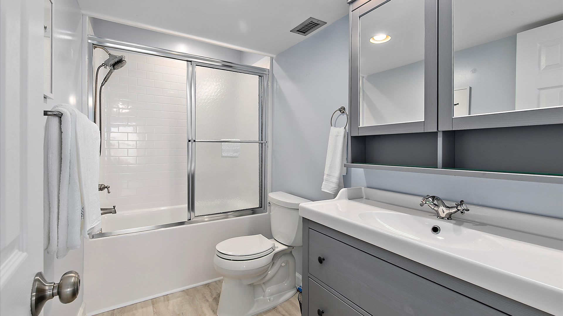 CV-Upstairs Beachside-6 | Wren Beach Rentals by Po