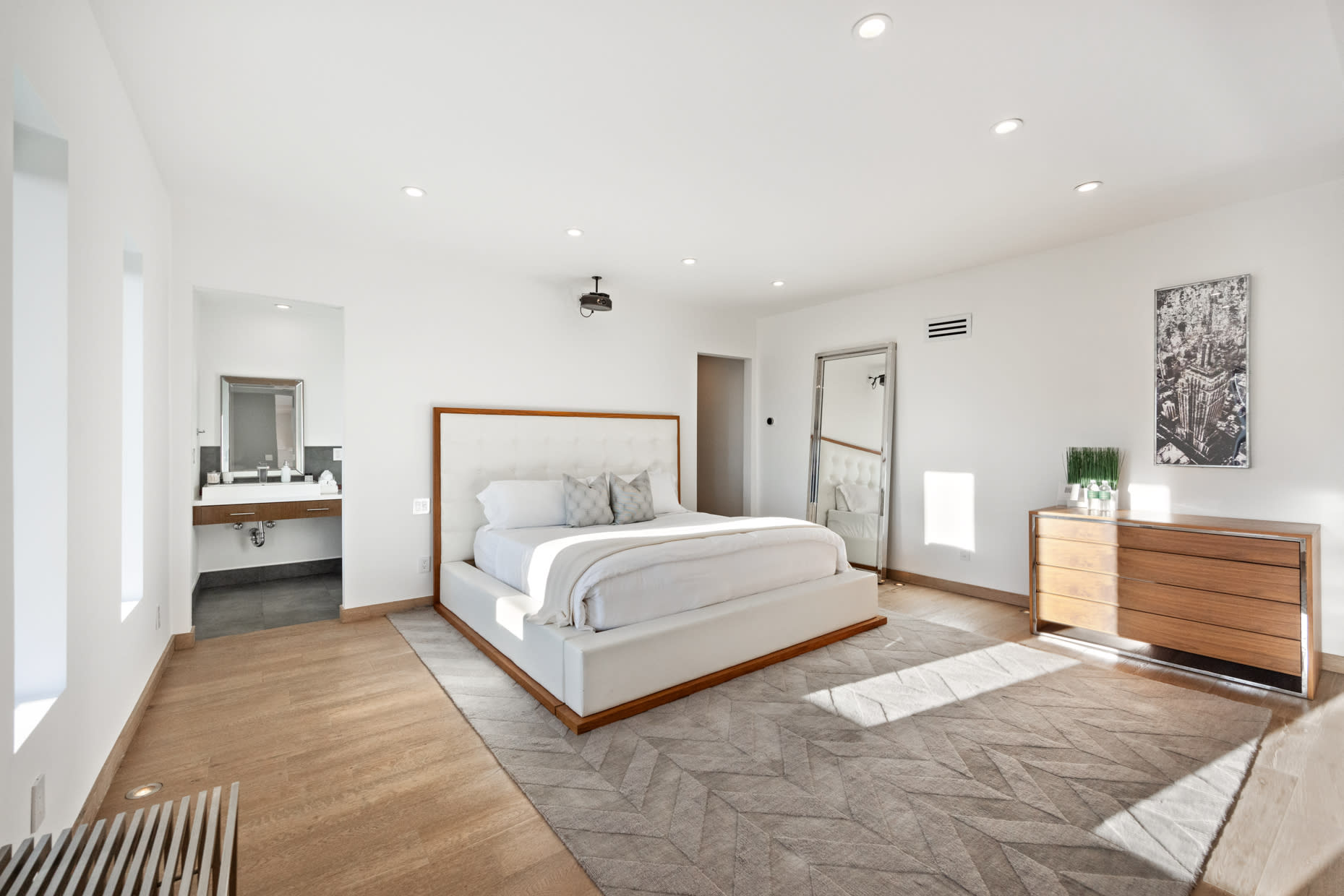 Indulge in luxury in our extra dwelling unit, featuring a king-size bed, Smart TV, and ensuite bath for the ultimate comfort.