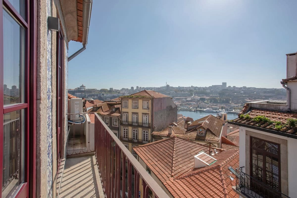 Liiiving in Porto - Ribeira Vintage View β Porto, Porto β vacation rental
