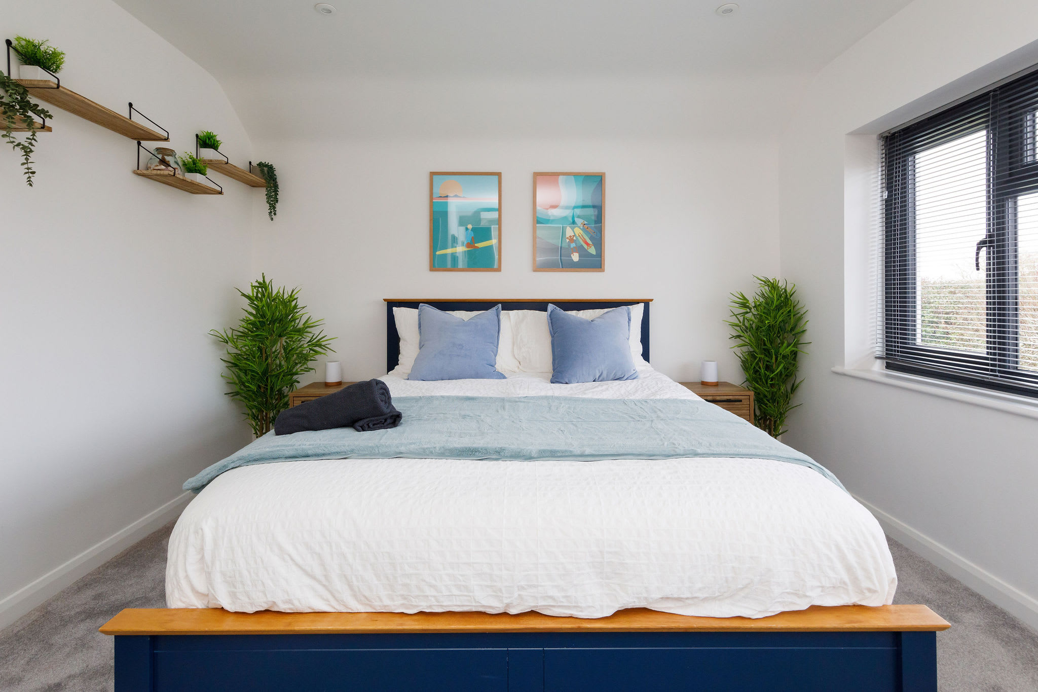 Couples, singles and children; there is a bedroom for everyone.