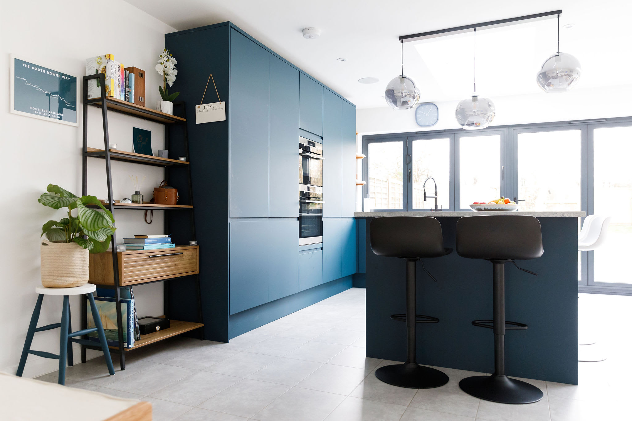 It has everything you need to cook and prepare meals.