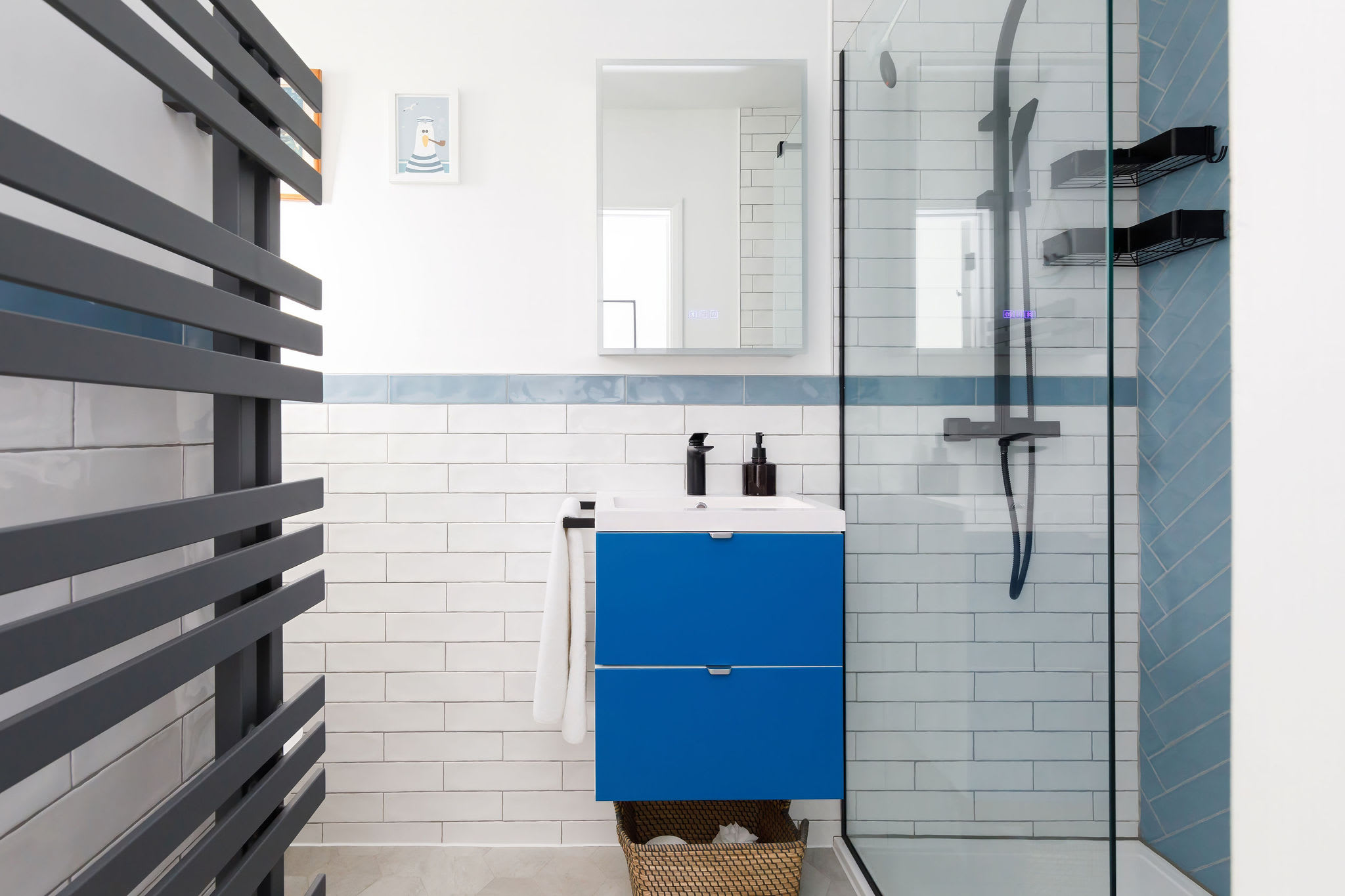 Sink with an overhead mirror.