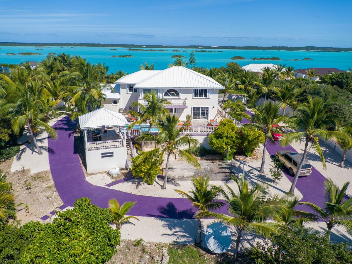 Waterfront Paradise, Pool, Kayaks & 360 Views in TKCA 1ZZ Providenciales, Turks and Caicos Islands